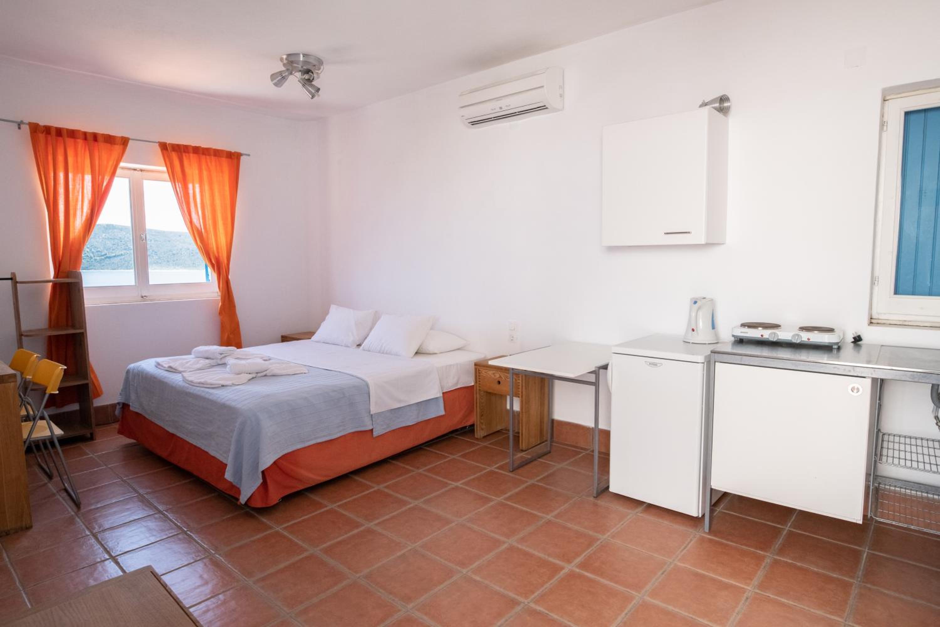 One-Bedroom House photo 1