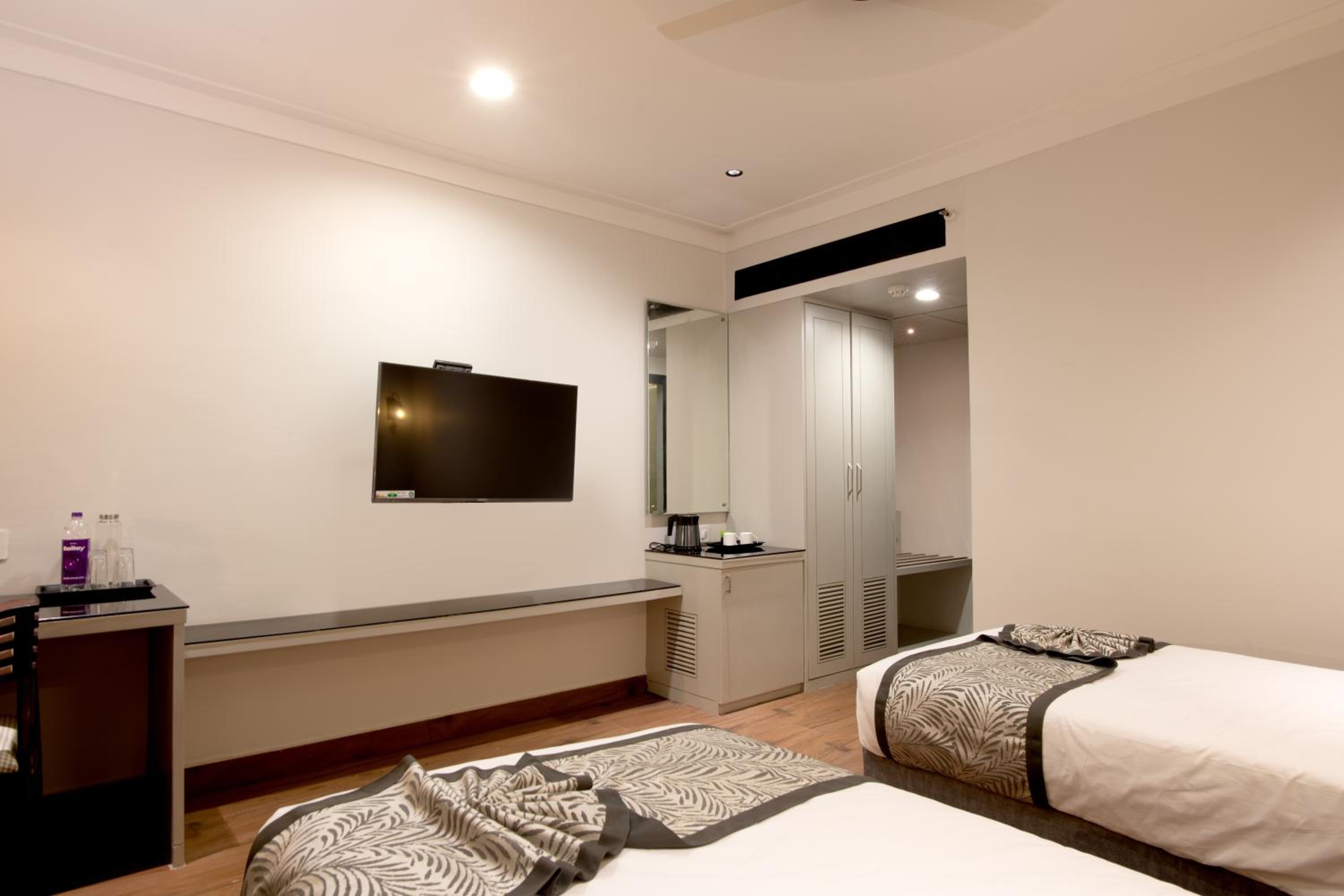 Deluxe Twin Room - Photo 2