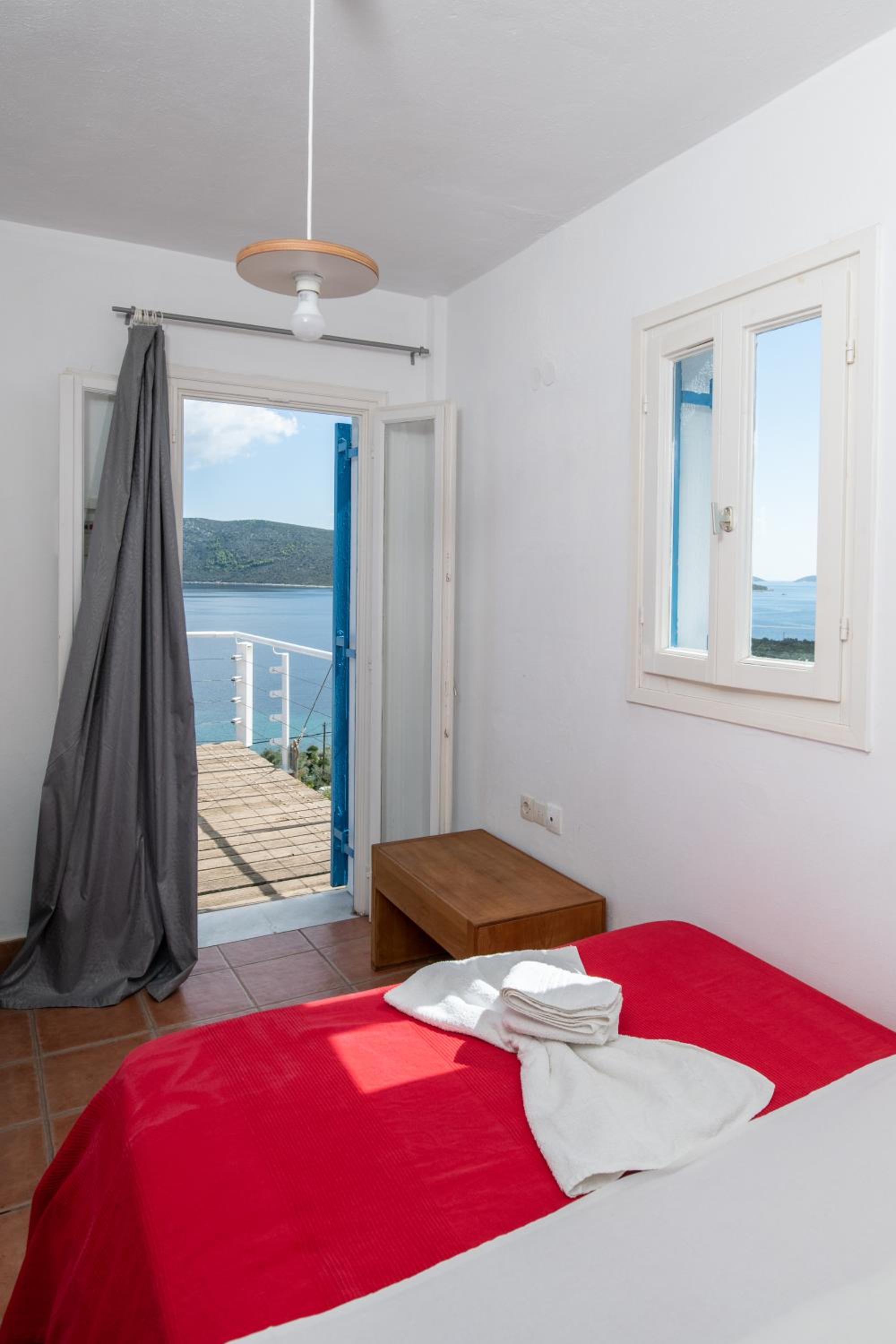 One-Bedroom House photo 1