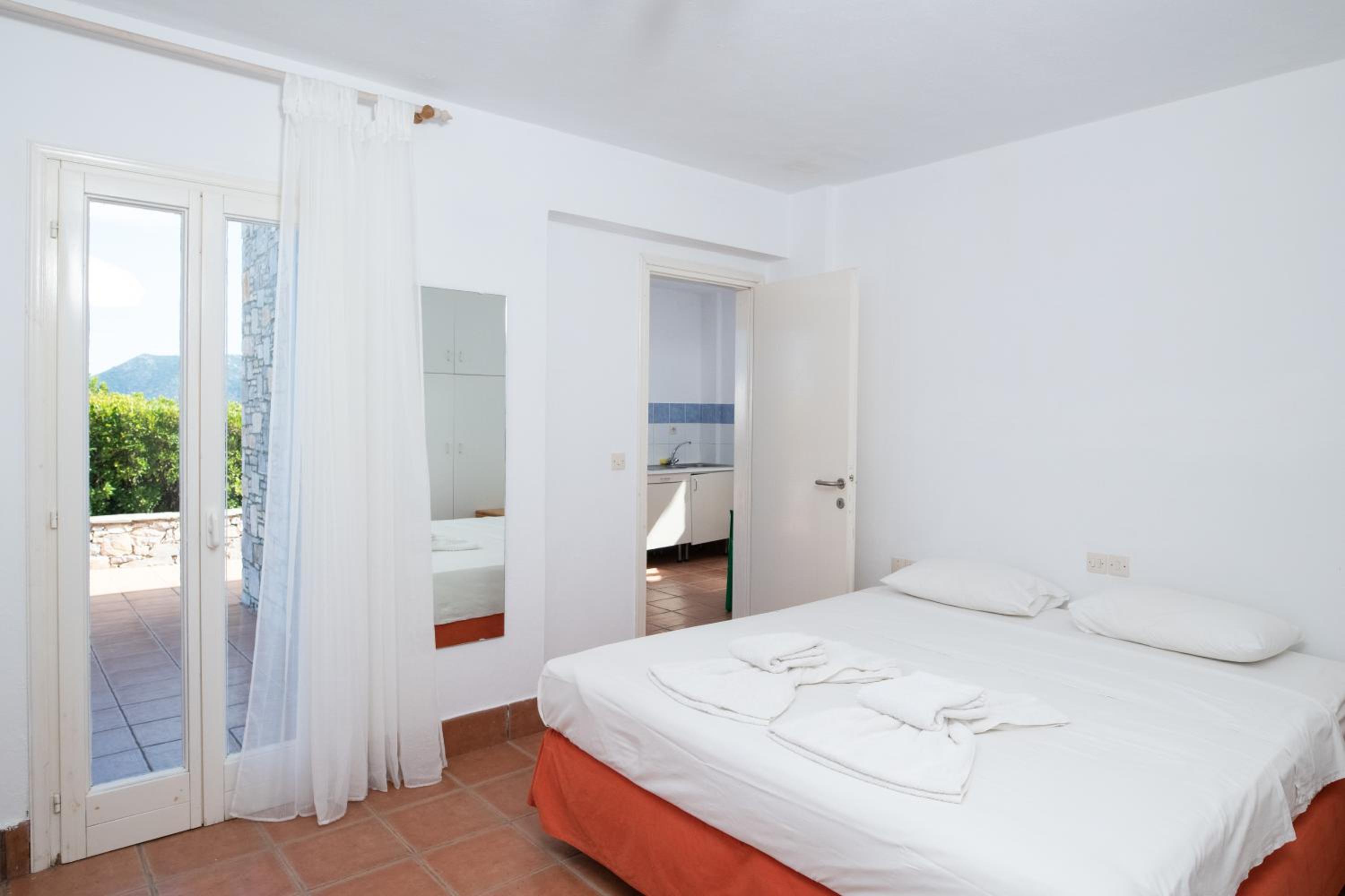 One-Bedroom House photo 1