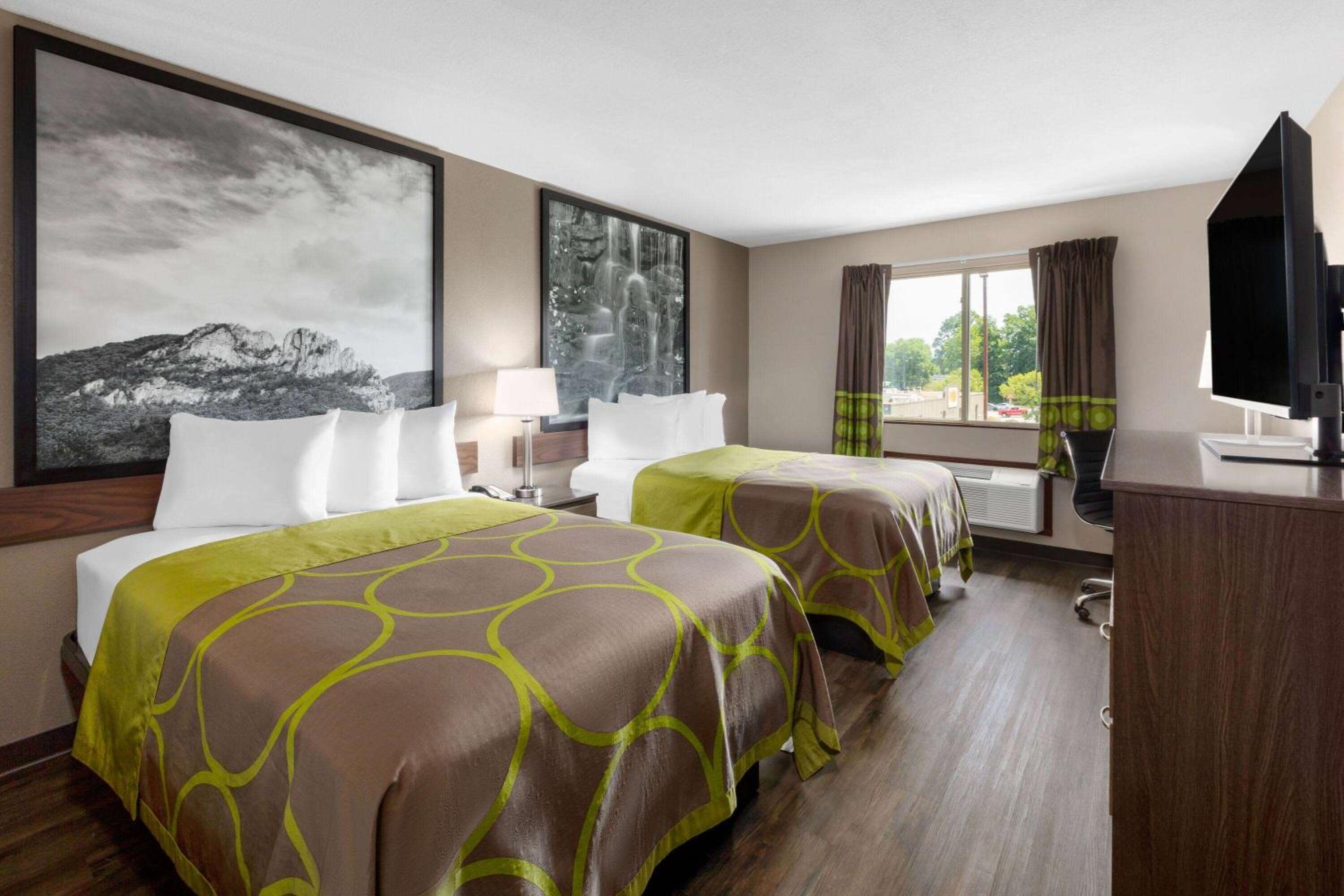 2 Double Beds, Non-Smoking photo 2
