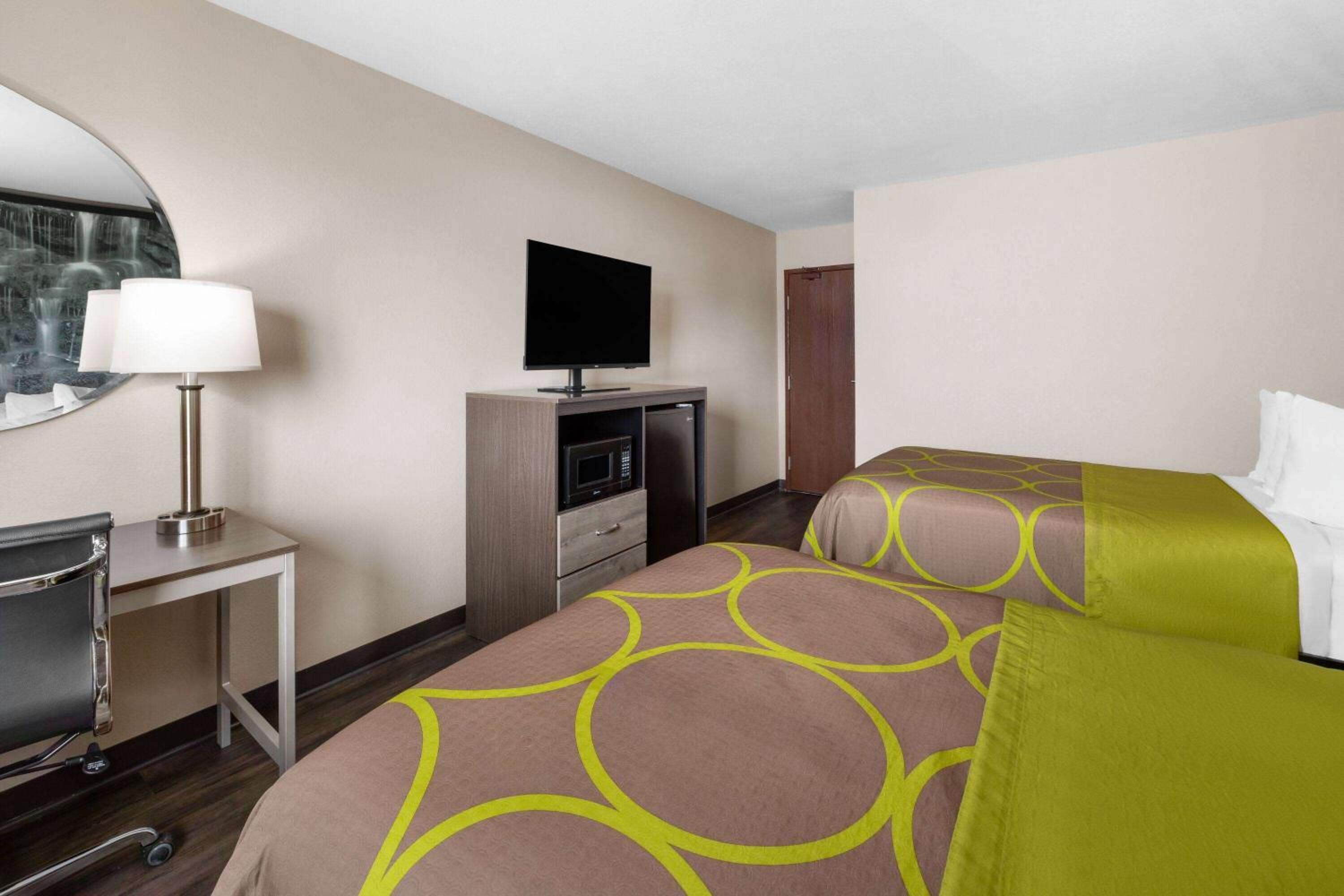 2 Double Beds, Non-Smoking photo 3