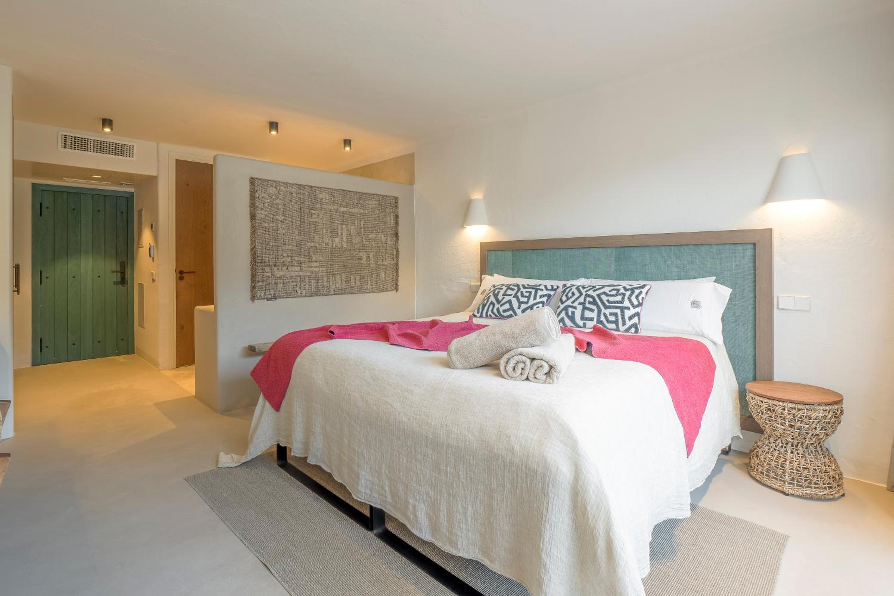 Habitación Doble o Twin Deluxe con Vista a la Piscina
