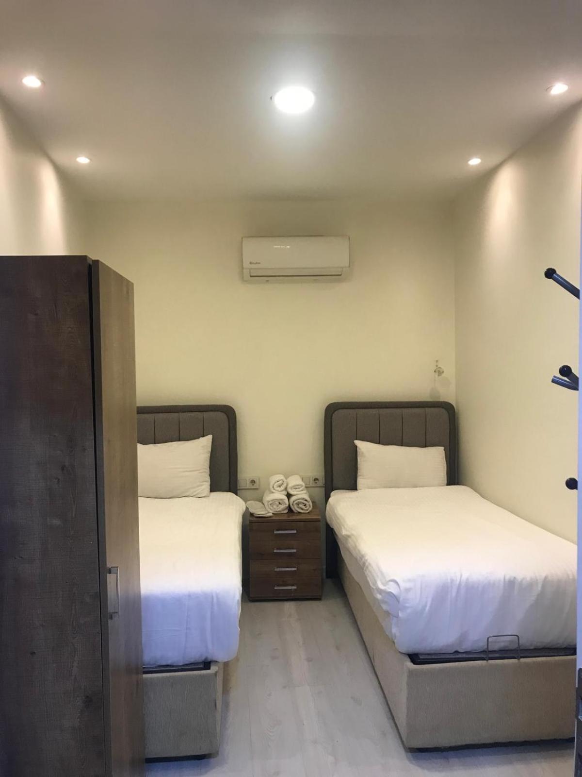 Economy Twin Room photo 2