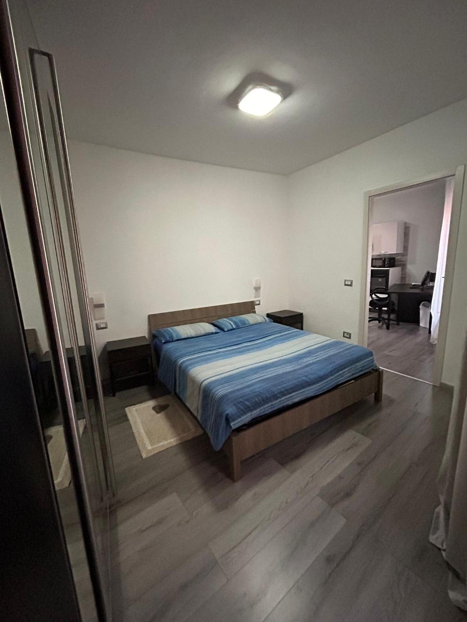 Deluxe One-Bedroom Apartment photo 1