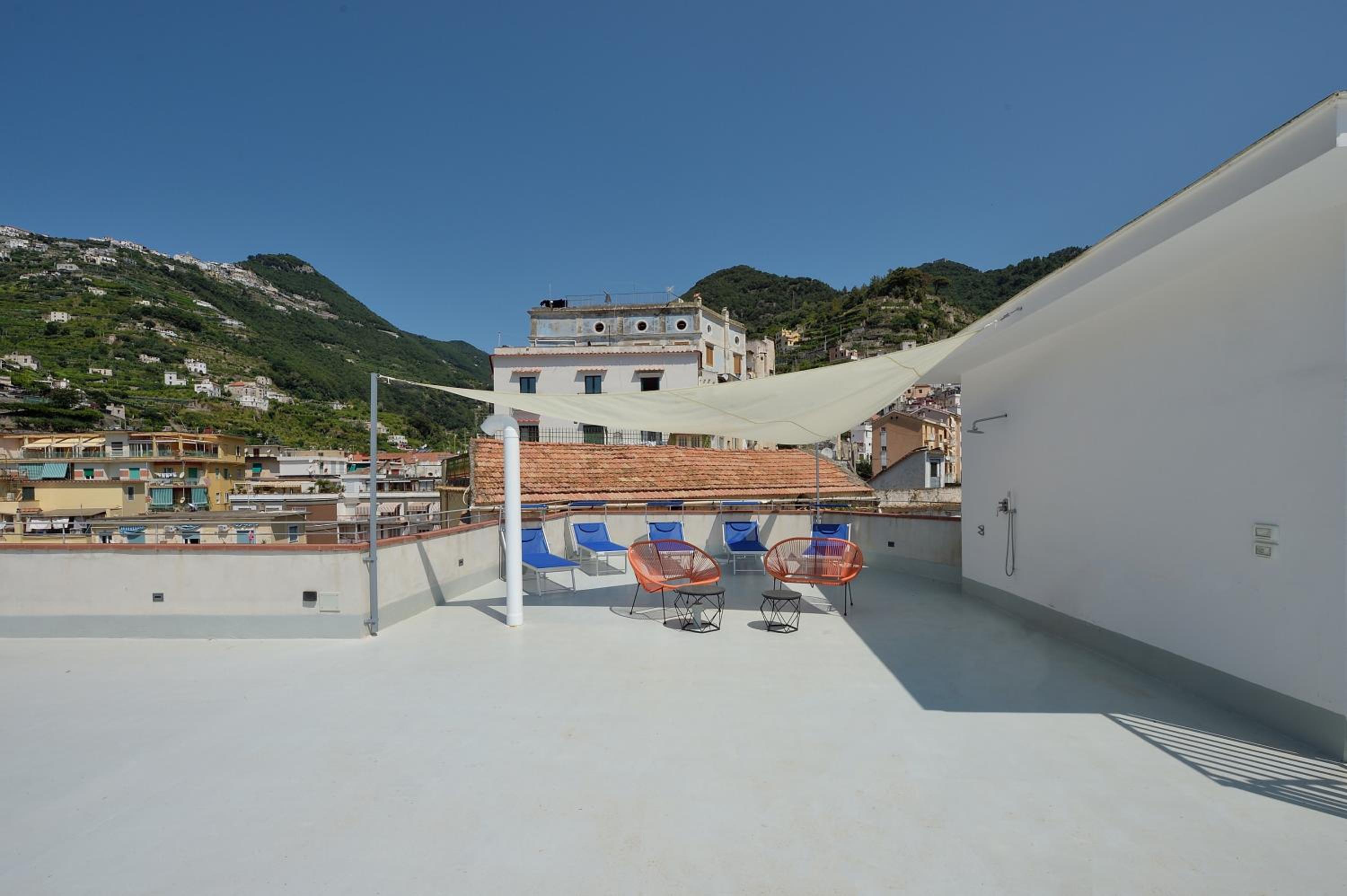 Three-Bedroom Apartment with View photo 2