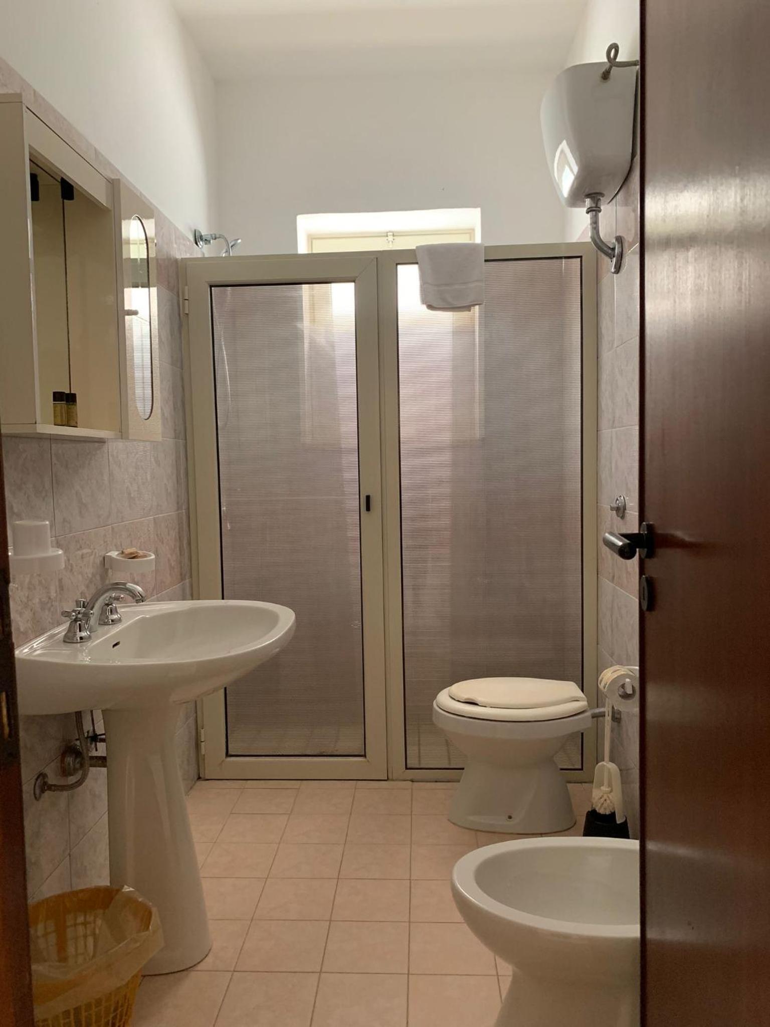 Triple Room - outbuilding photo 3