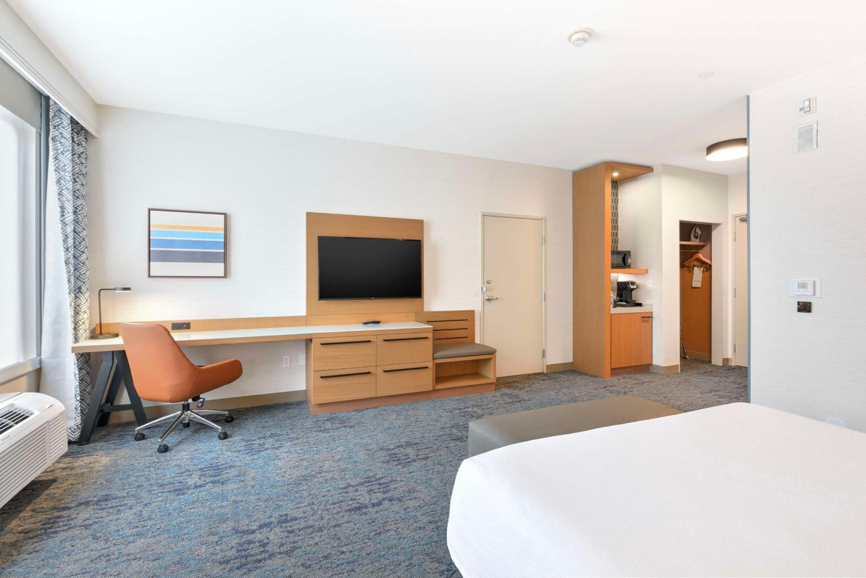King Room with Bath Tub - Disability Access - Photo 2