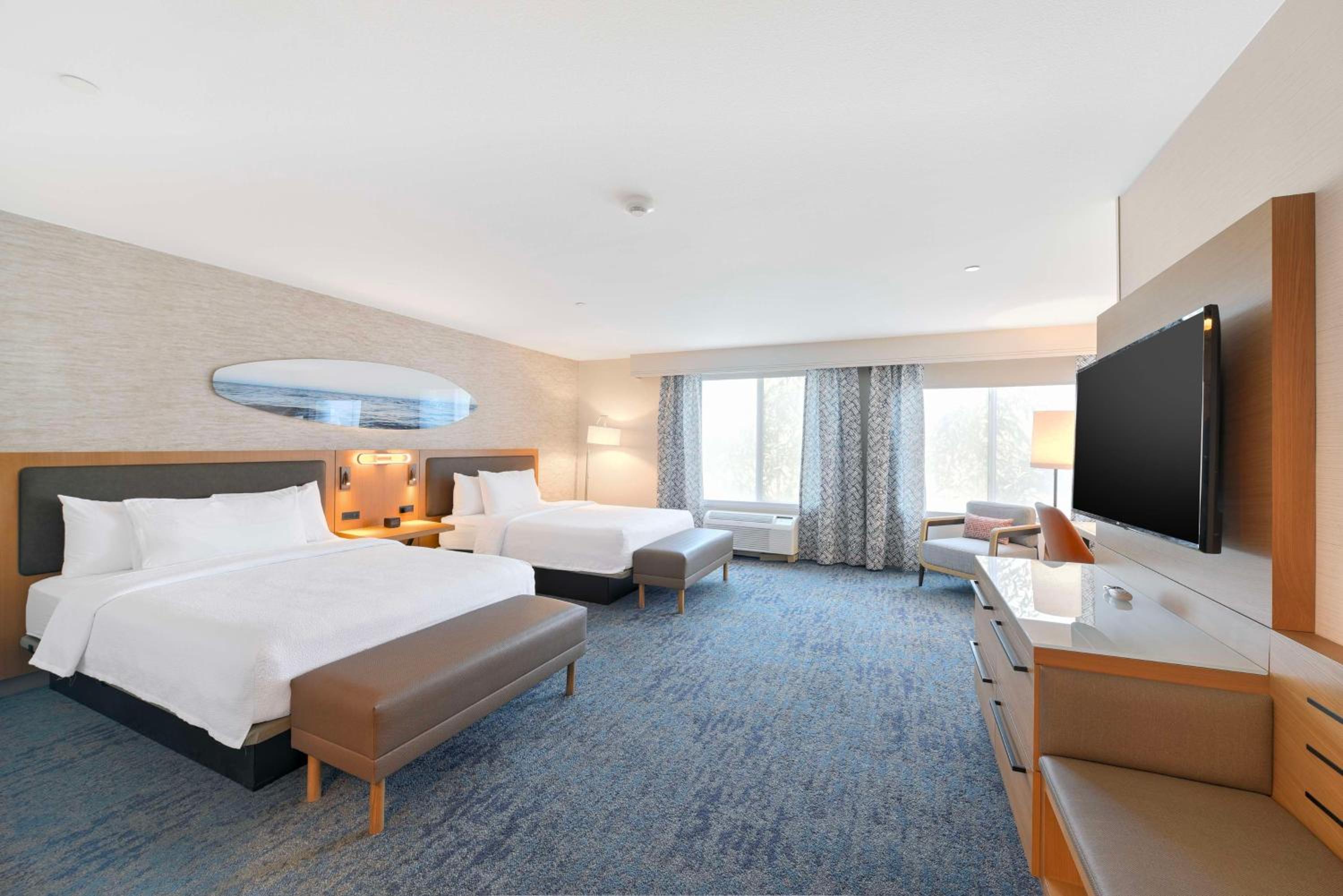 Queen Room with Two Queen Beds and Bath Tub - Disability Access - Photo 2