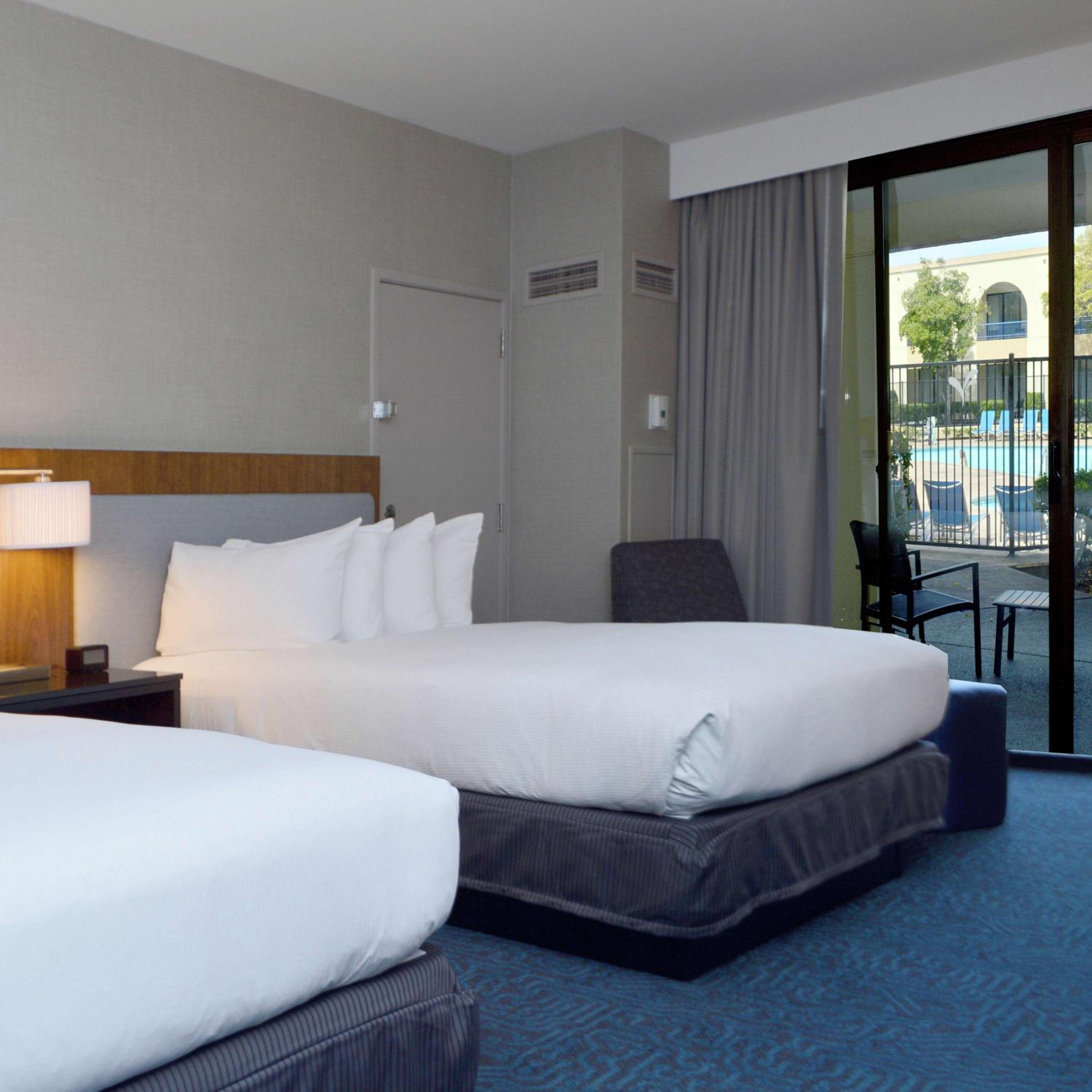 Double Room with Two Double Beds with Pool View - Photo 5