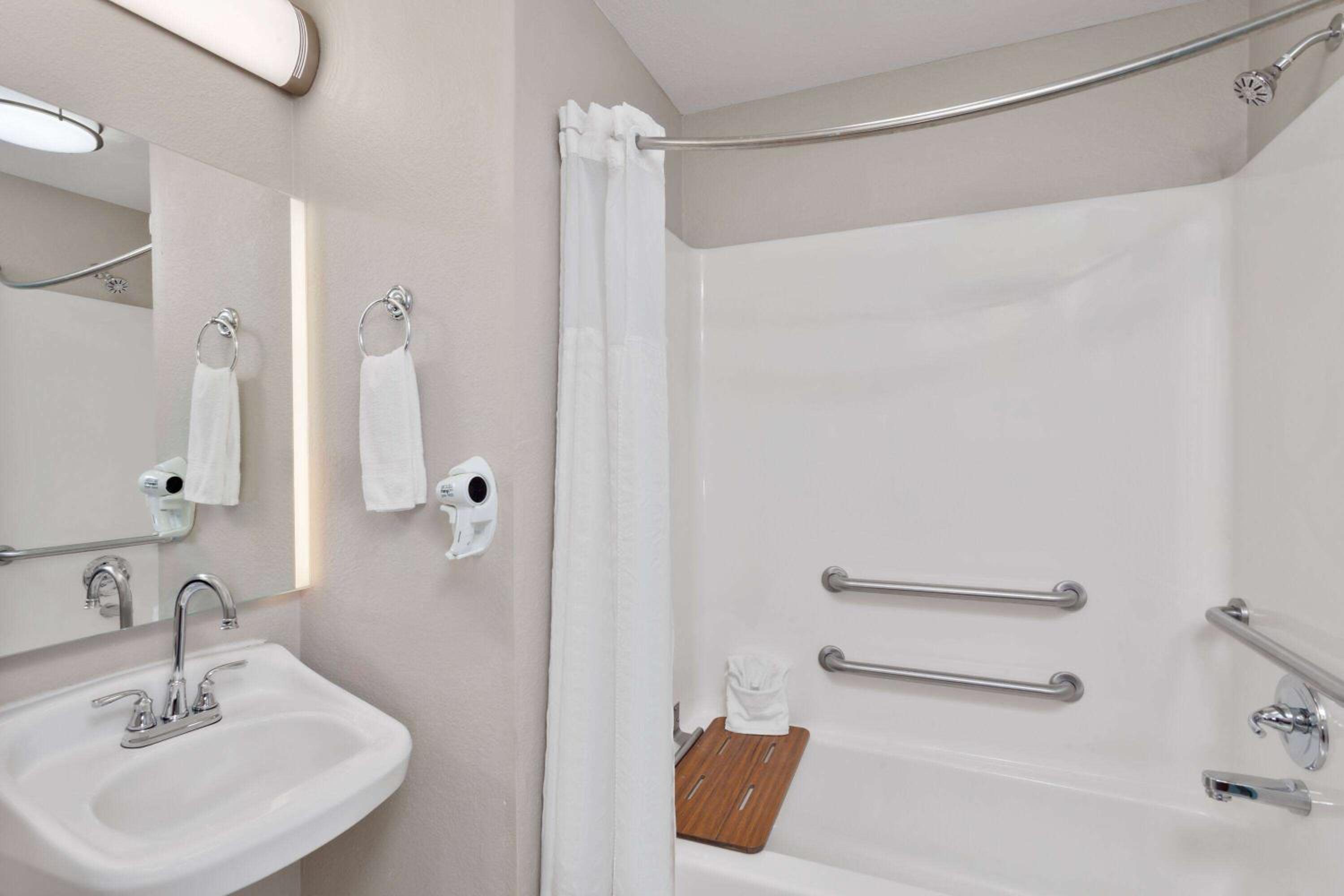 Days Inn & Suites by Wyndham Siler City, Photo 6