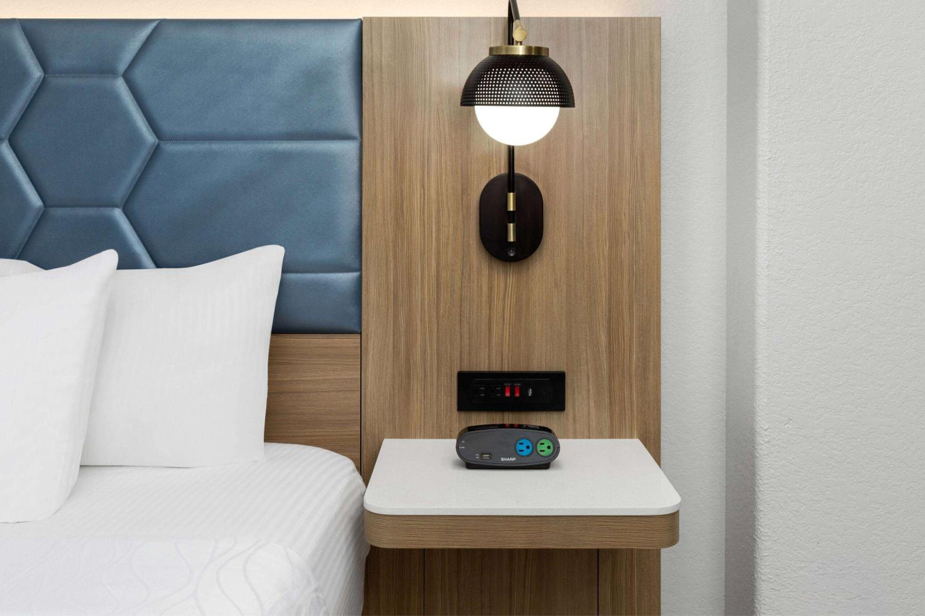 Deluxe King Room - Photo 1