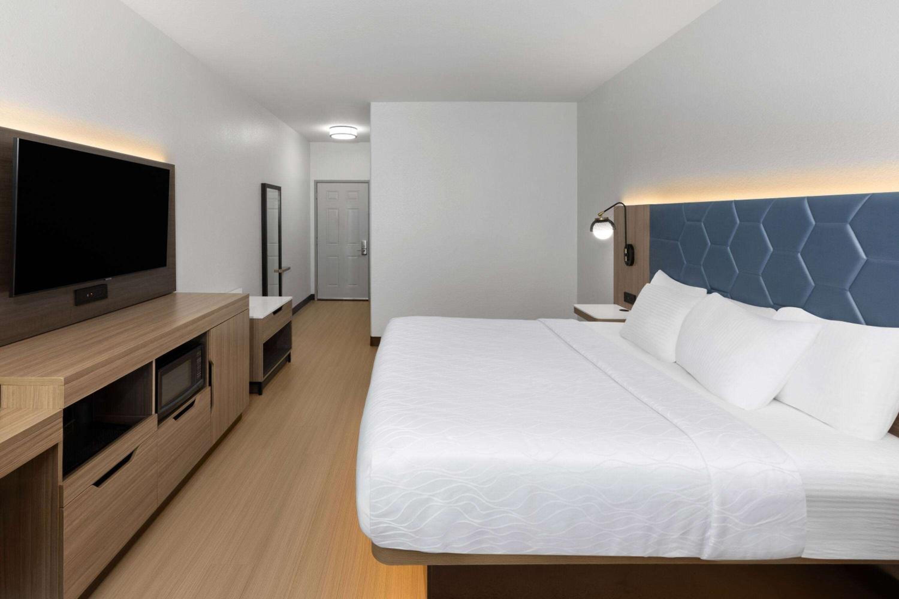 Deluxe King Room - Photo 3