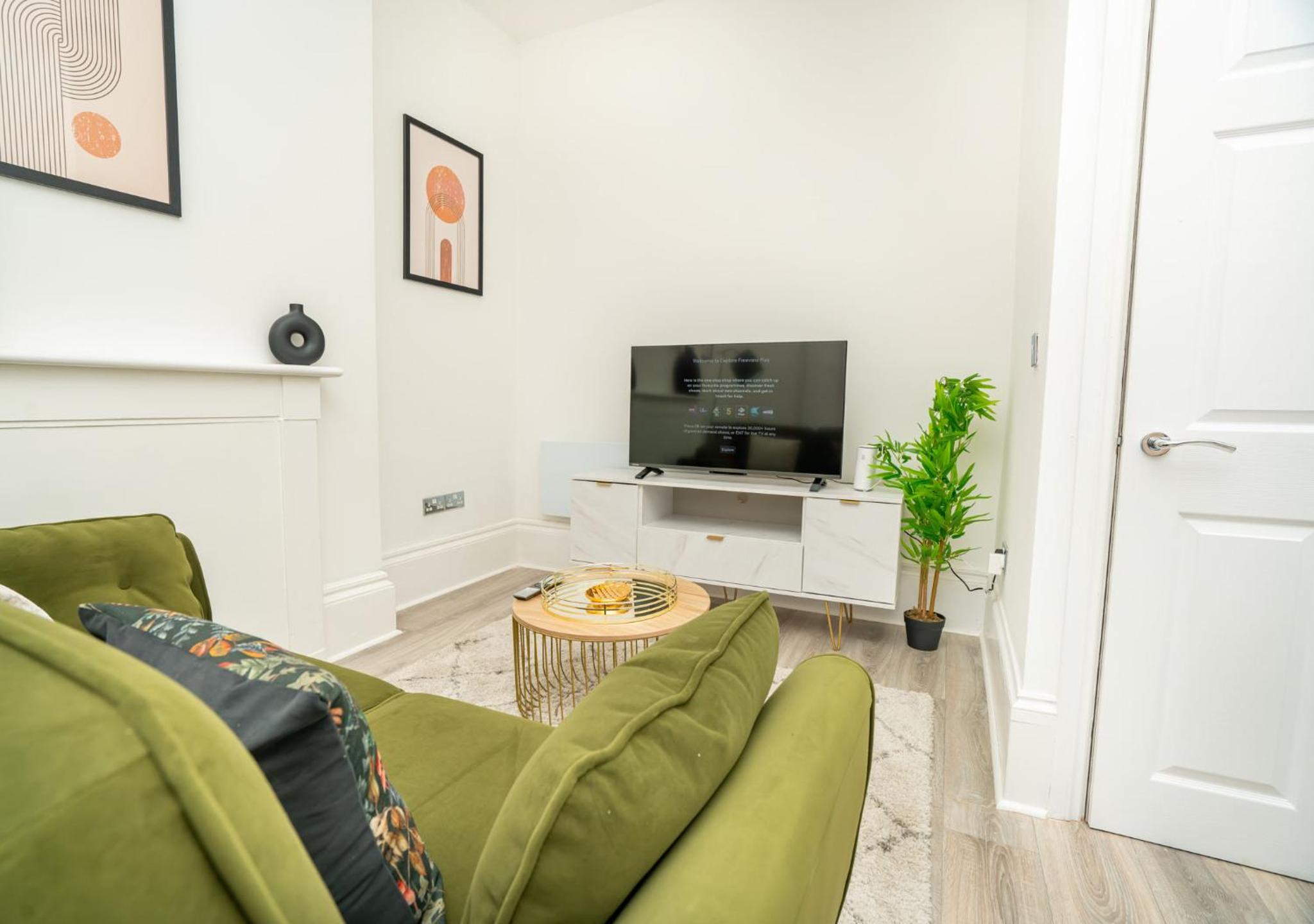 One-Bedroom Apartment photo 1