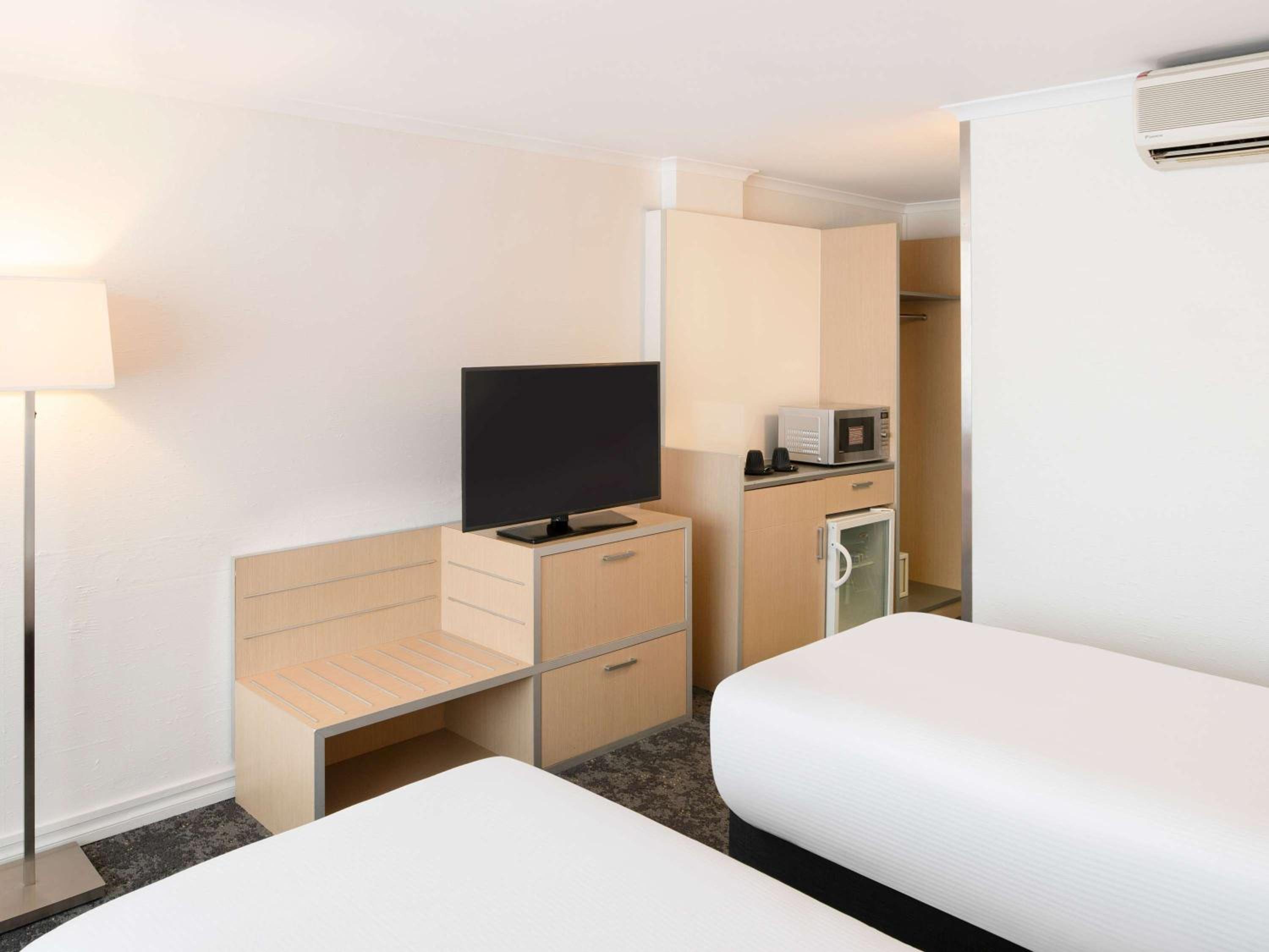 Standard Twin Room - Photo 4