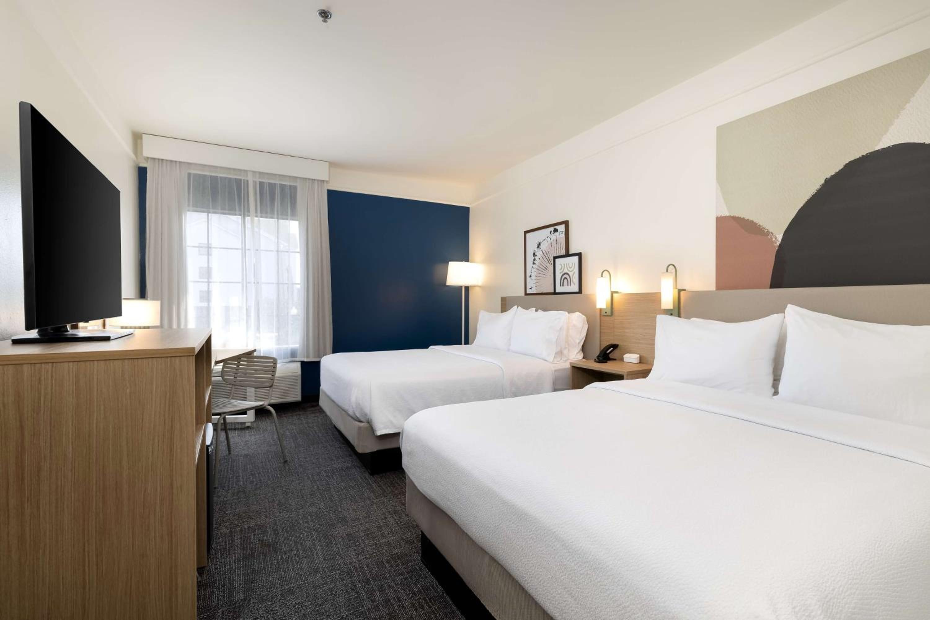 Queen Room with Two Queen Beds - Photo 1