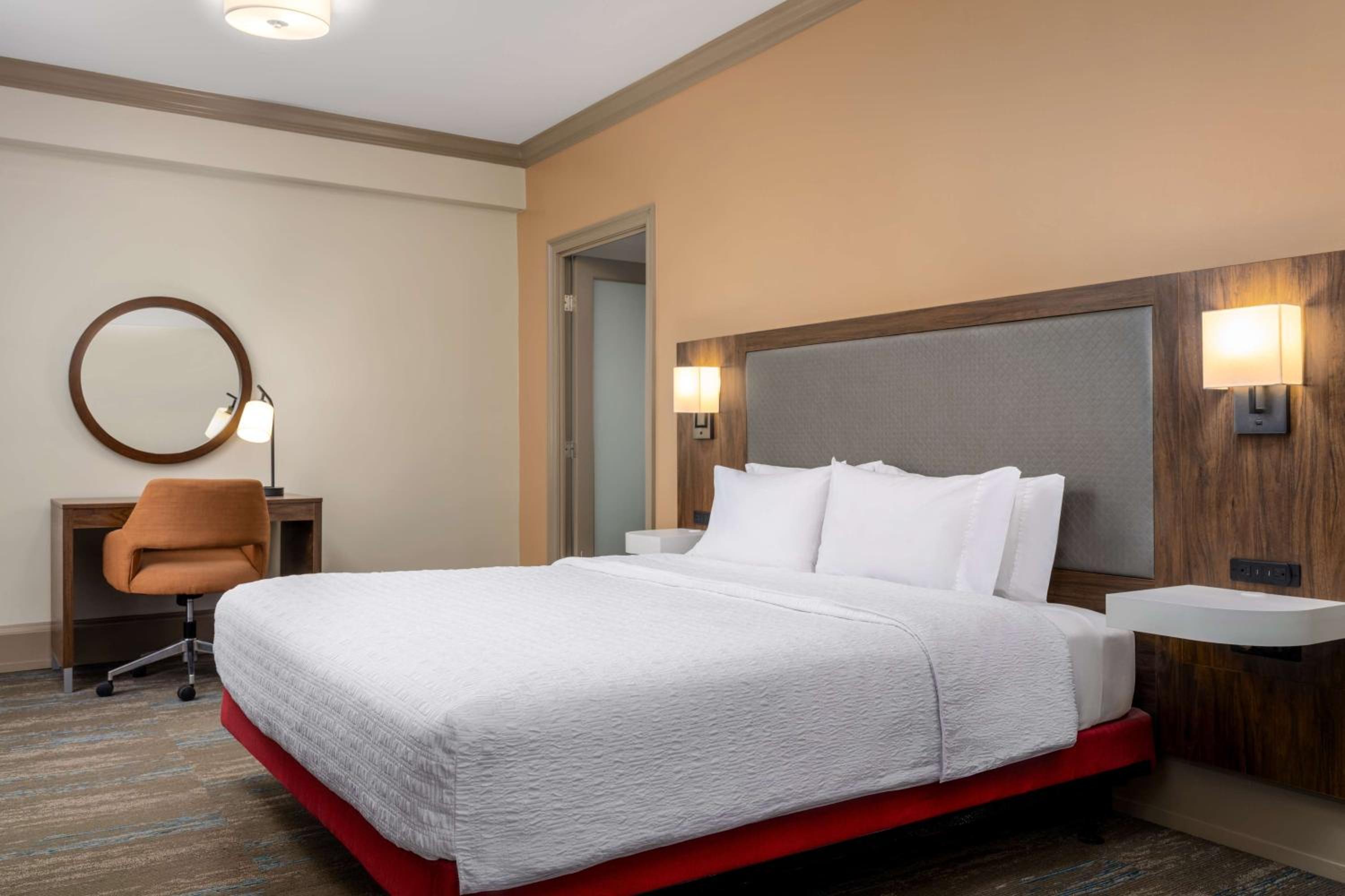 King Studio Suite - Mobility Accessible - Photo 2