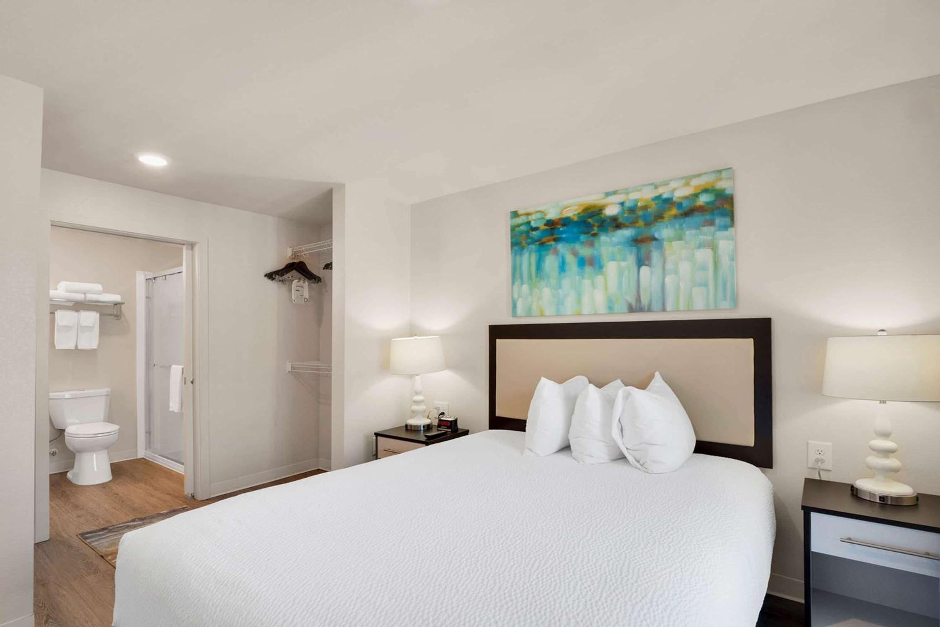 Two Bedroom Suite Balcony - 2 Queen Beds - Photo 4