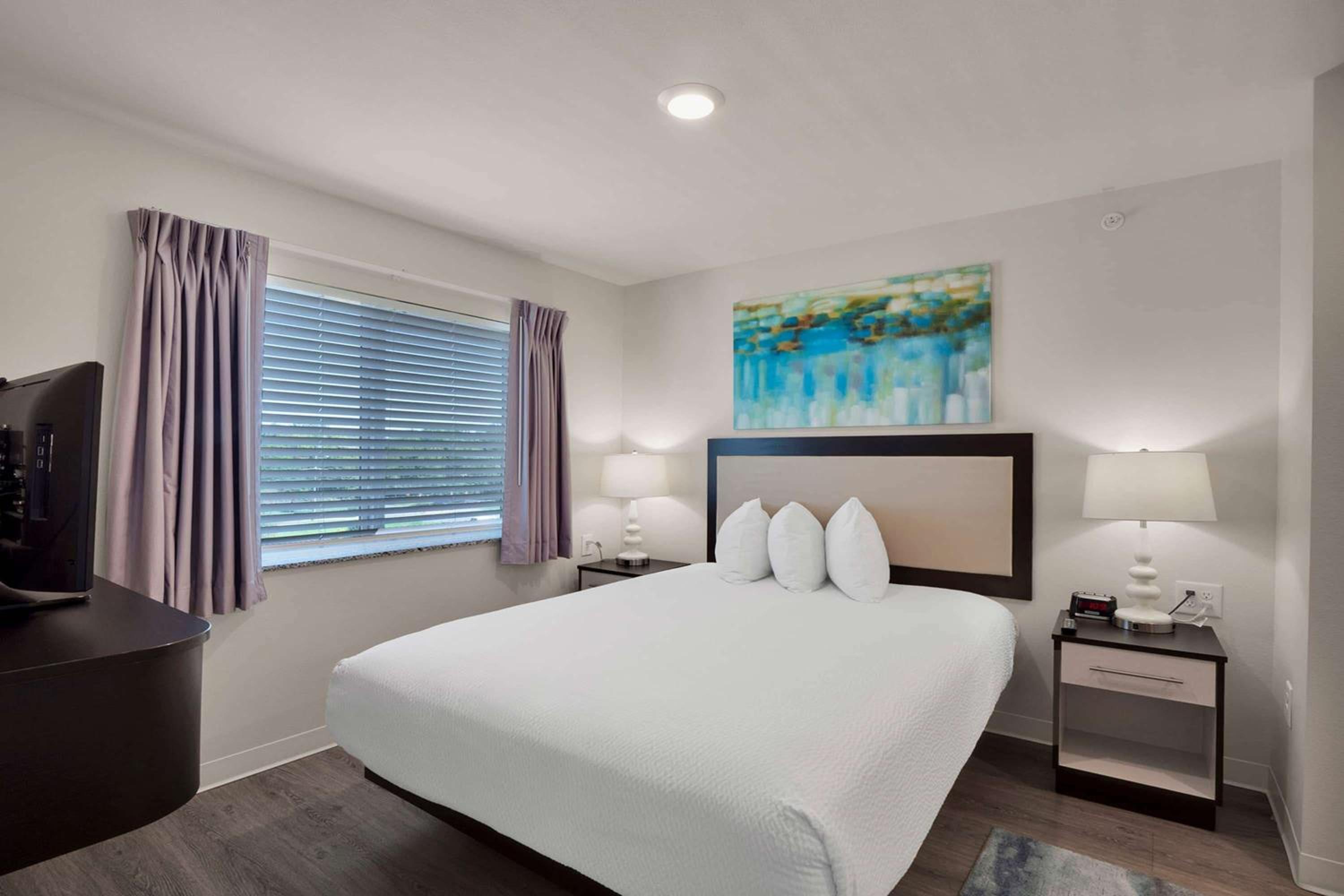 Two Bedroom Suite Balcony - 2 Queen Beds - Photo 2