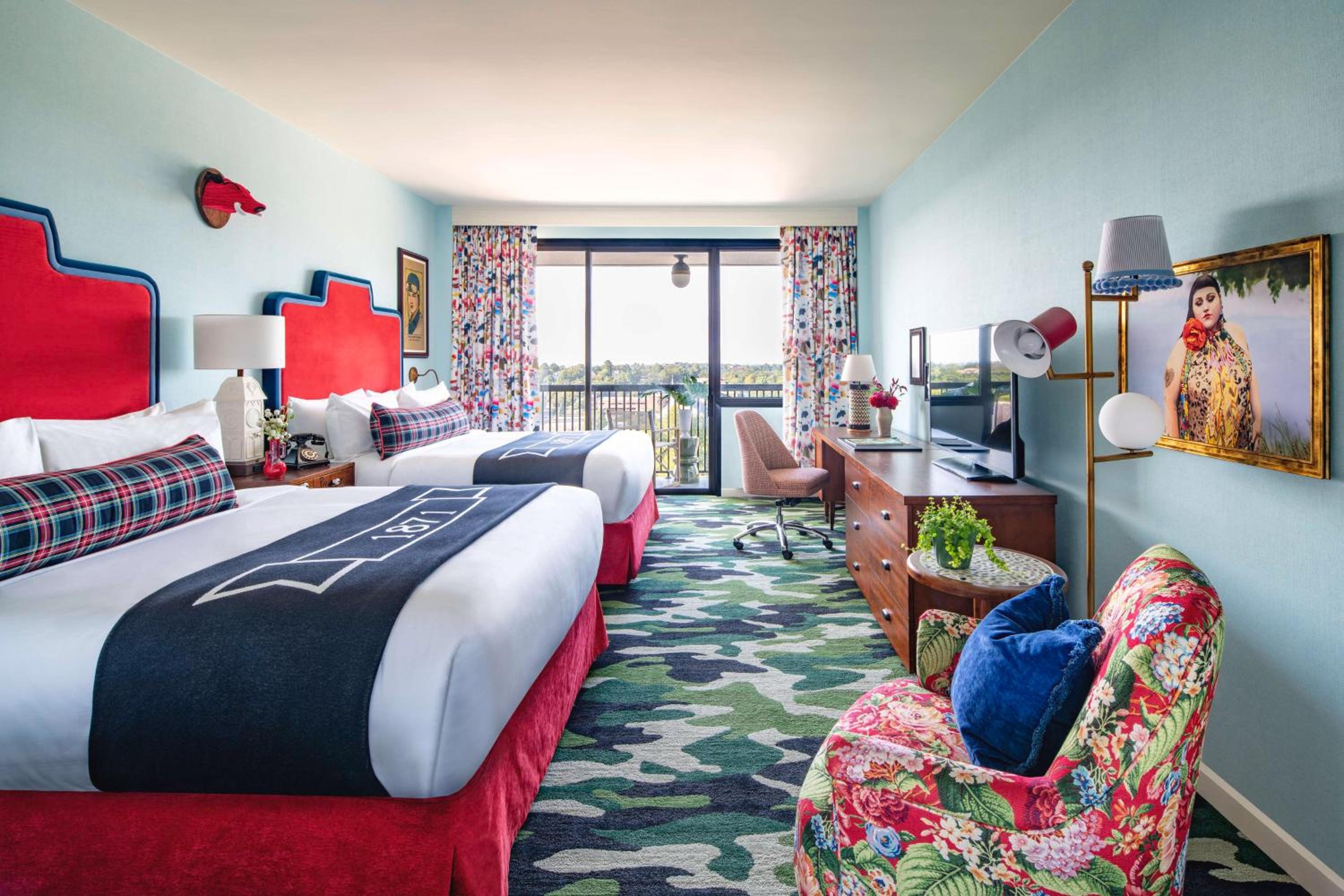 Graduate Queen Room with Two Queen Beds and Balcony - Photo 1