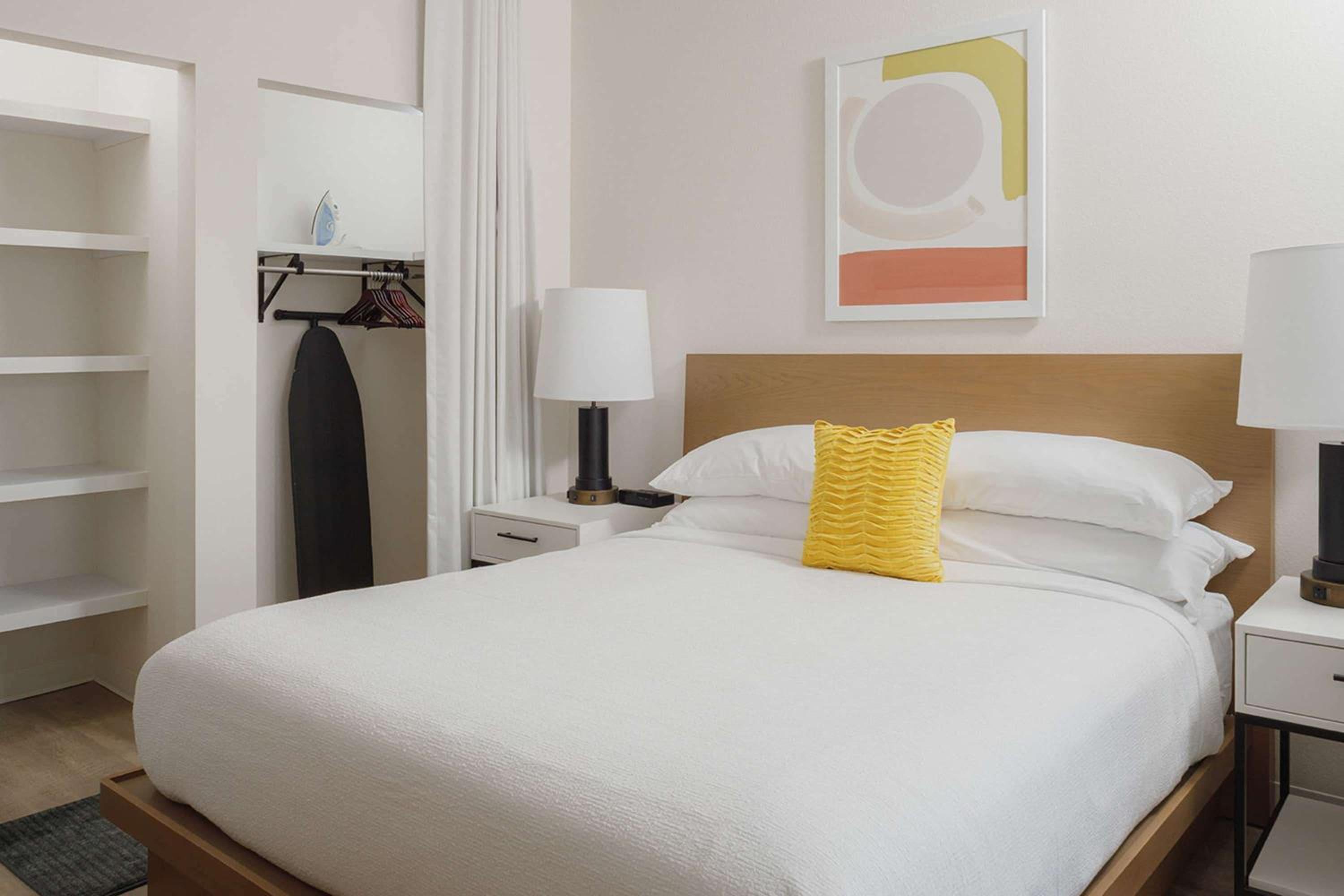 Two Bedroom Suite Accessible Tub - 2 King Beds - Photo 1
