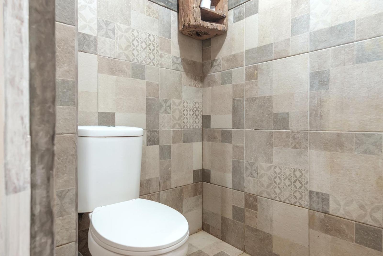 Family Room with Private Bathroom - Photo 2