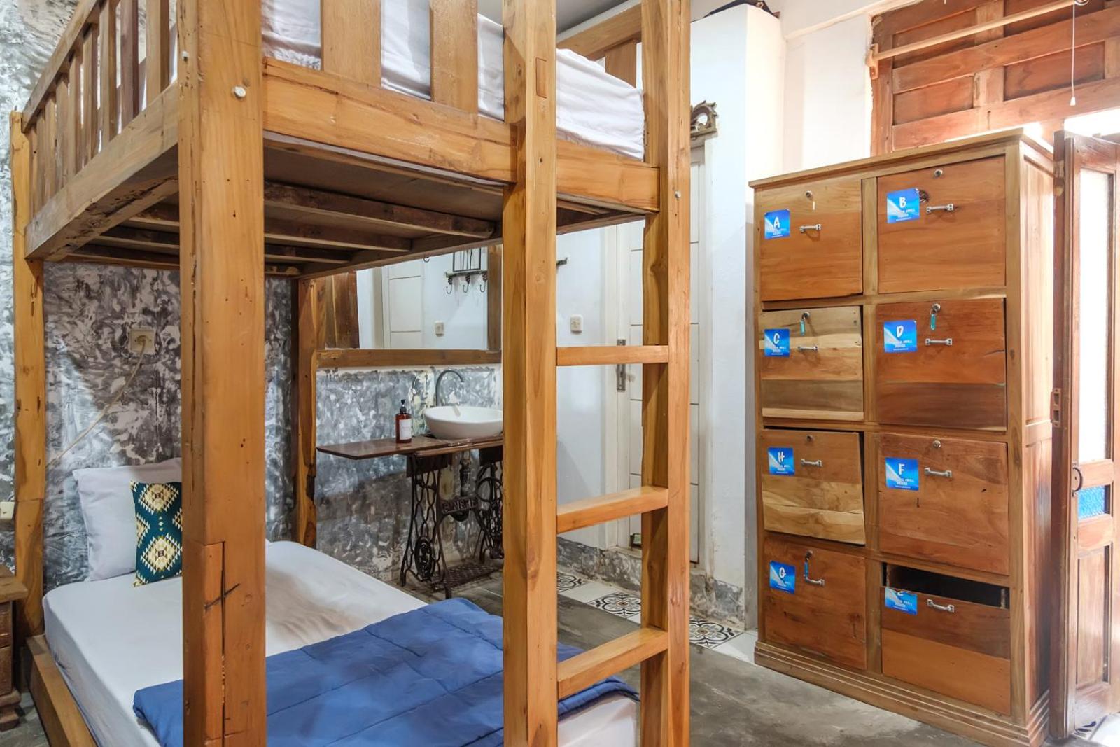 Family Room with Private Bathroom - Photo 6