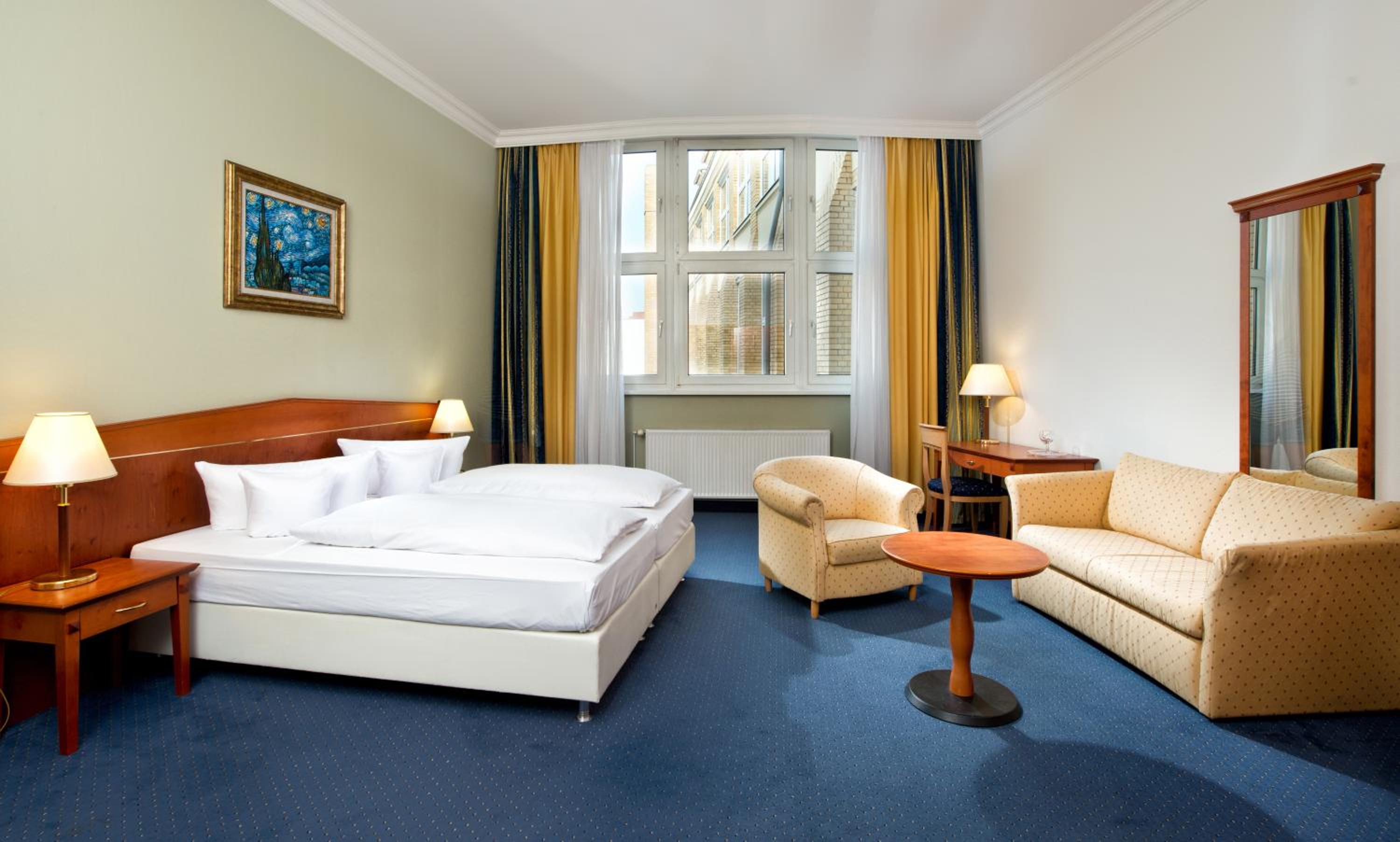 Standard Triple Room thumbnail 6
