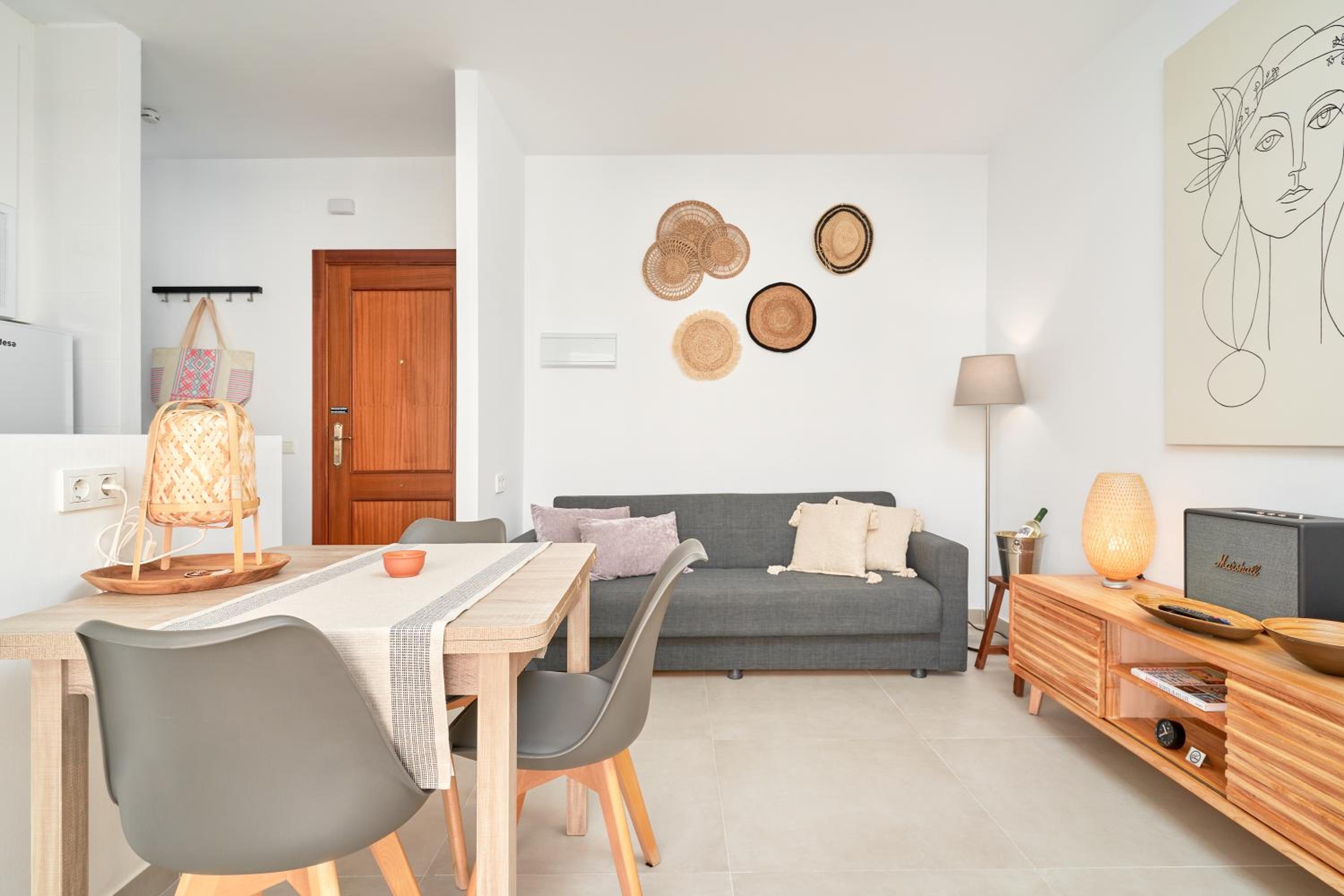 Apartamento de un dormitorio superior con balcón
