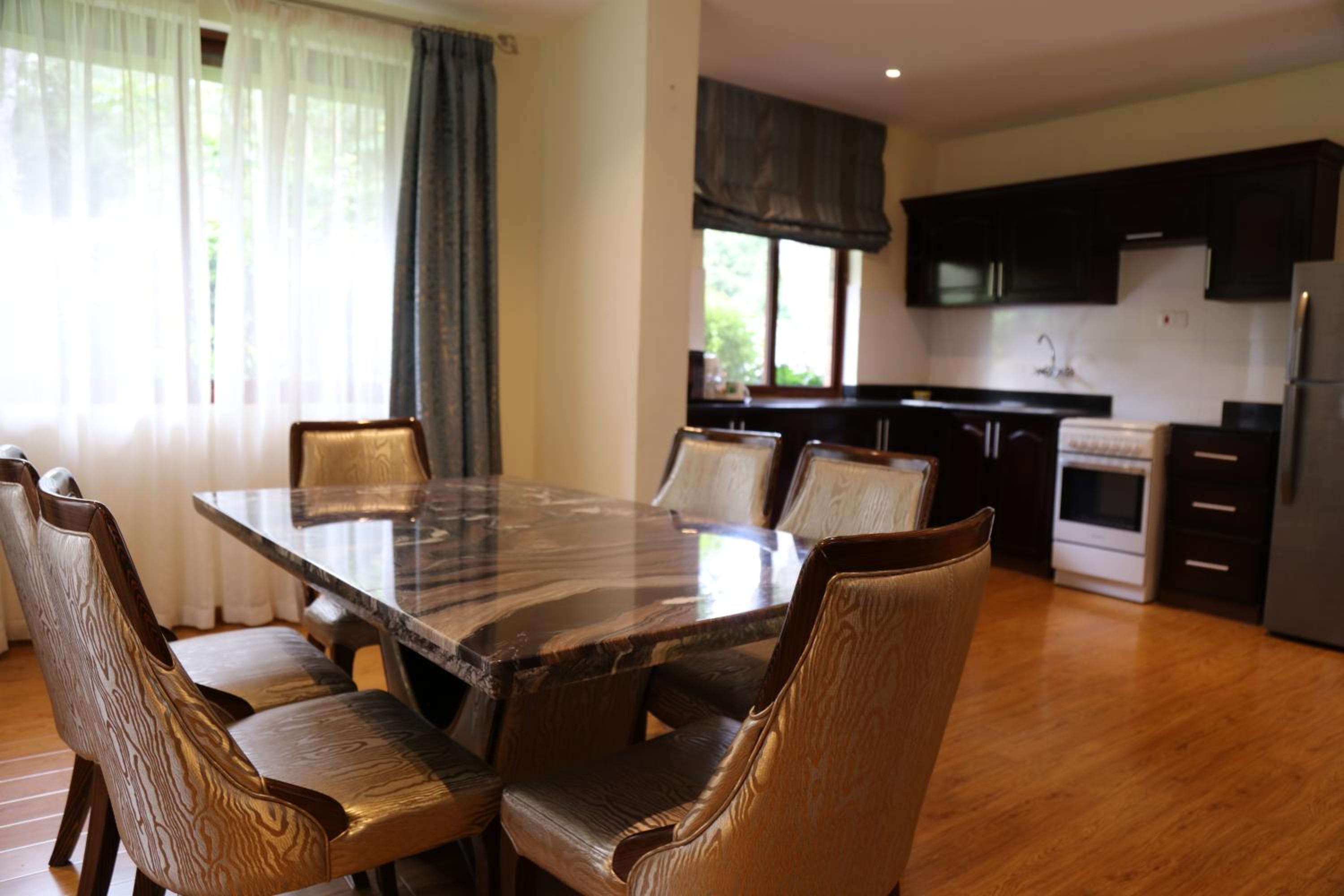 Villa with Three King Beds and Balcony photo 2