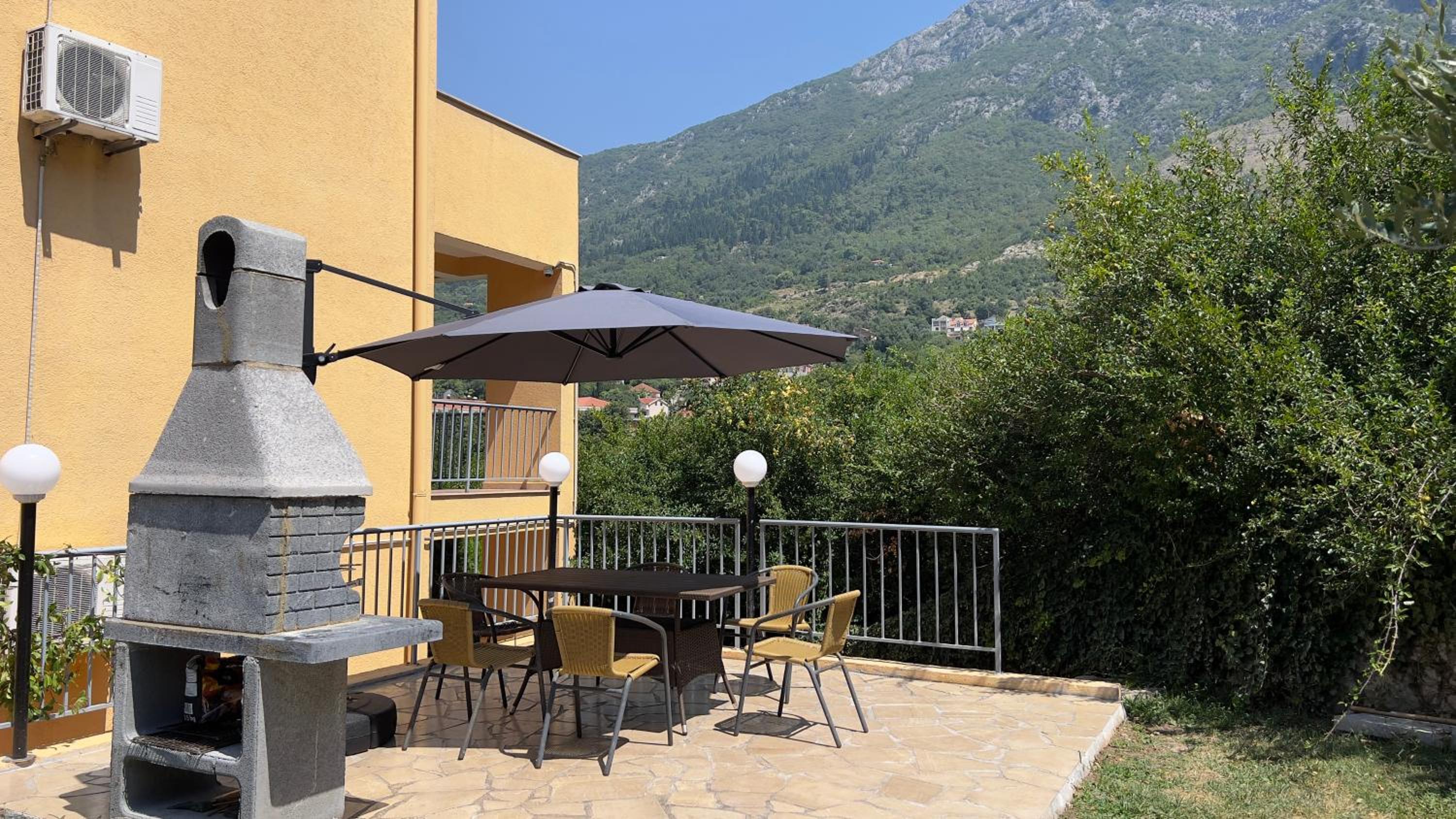 One-Bedroom Apartment with Sea View and Balcony