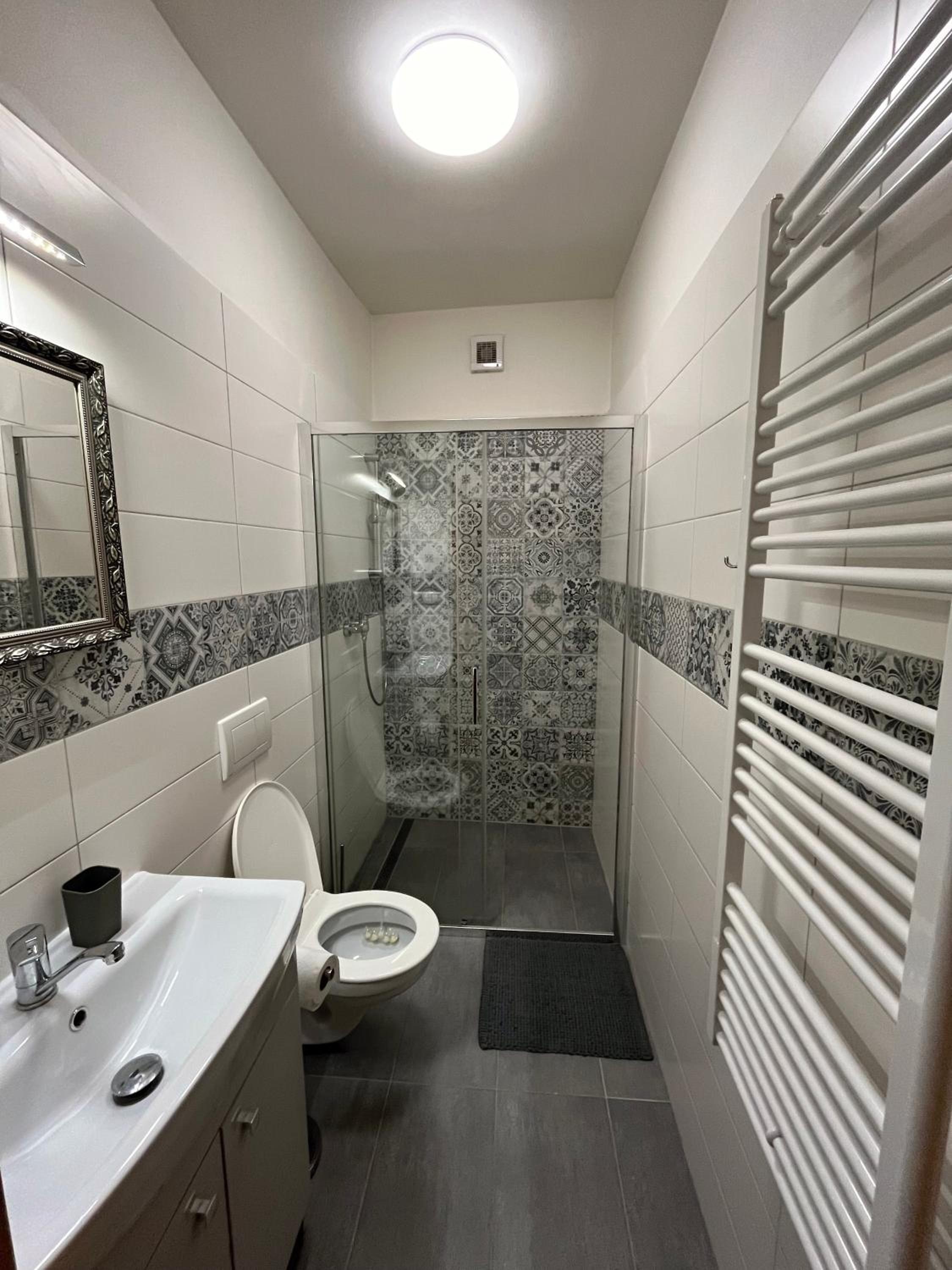 Double Room with Private Bathroom - Photo 11