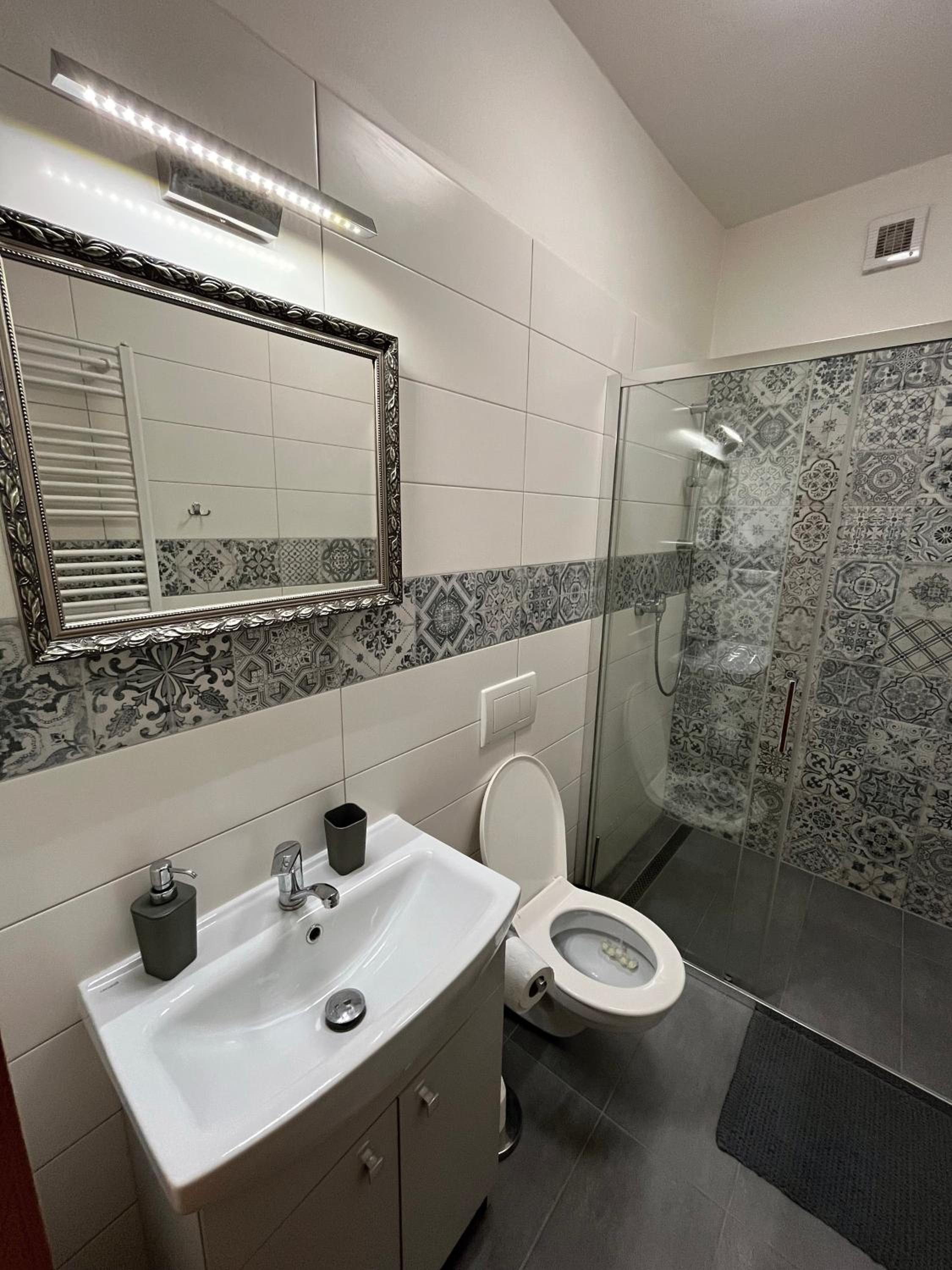 Double Room with Private Bathroom - Photo 3