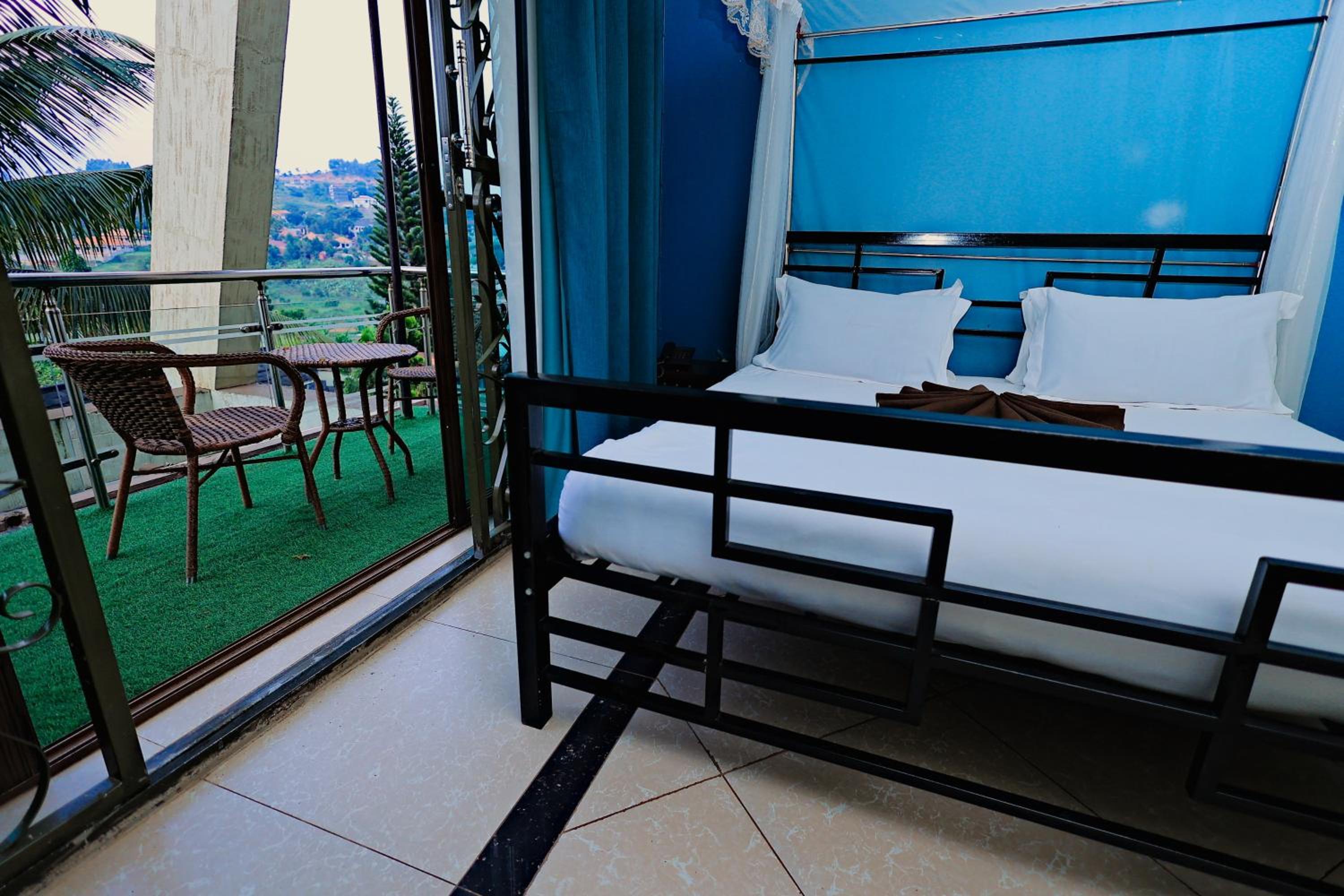Deluxe Double or Twin Room with Balcony photo 2