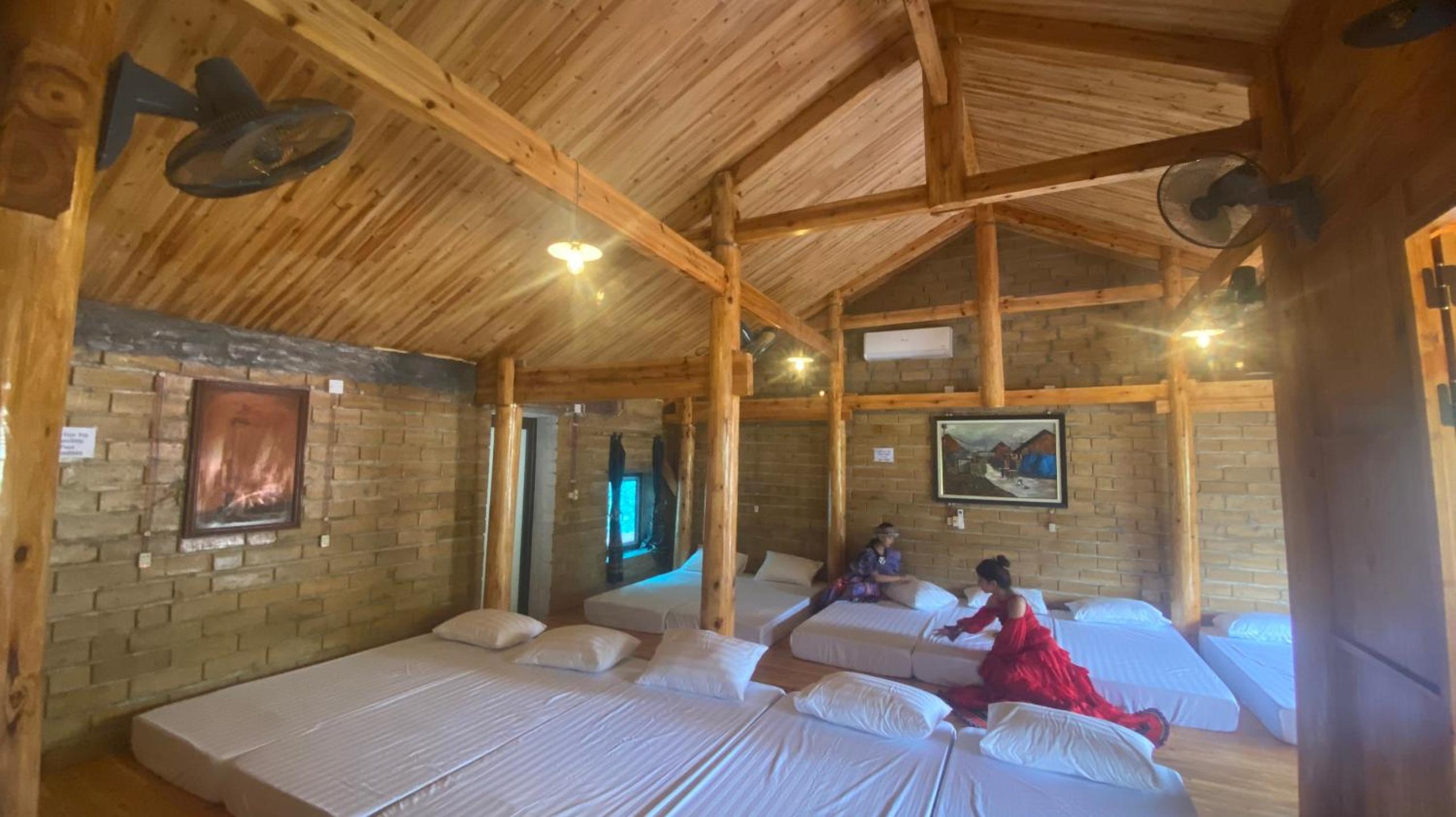 10-Bed Mixed Dormitory Room photo 1