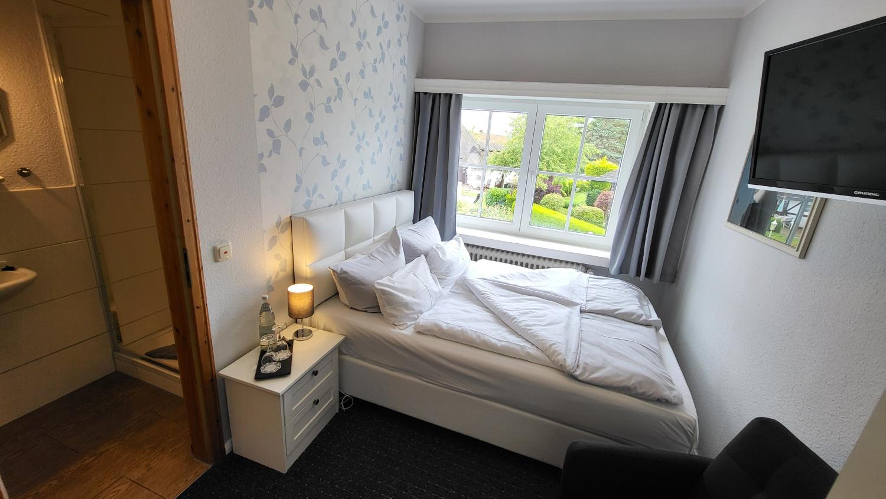 Small Double Room photo 1