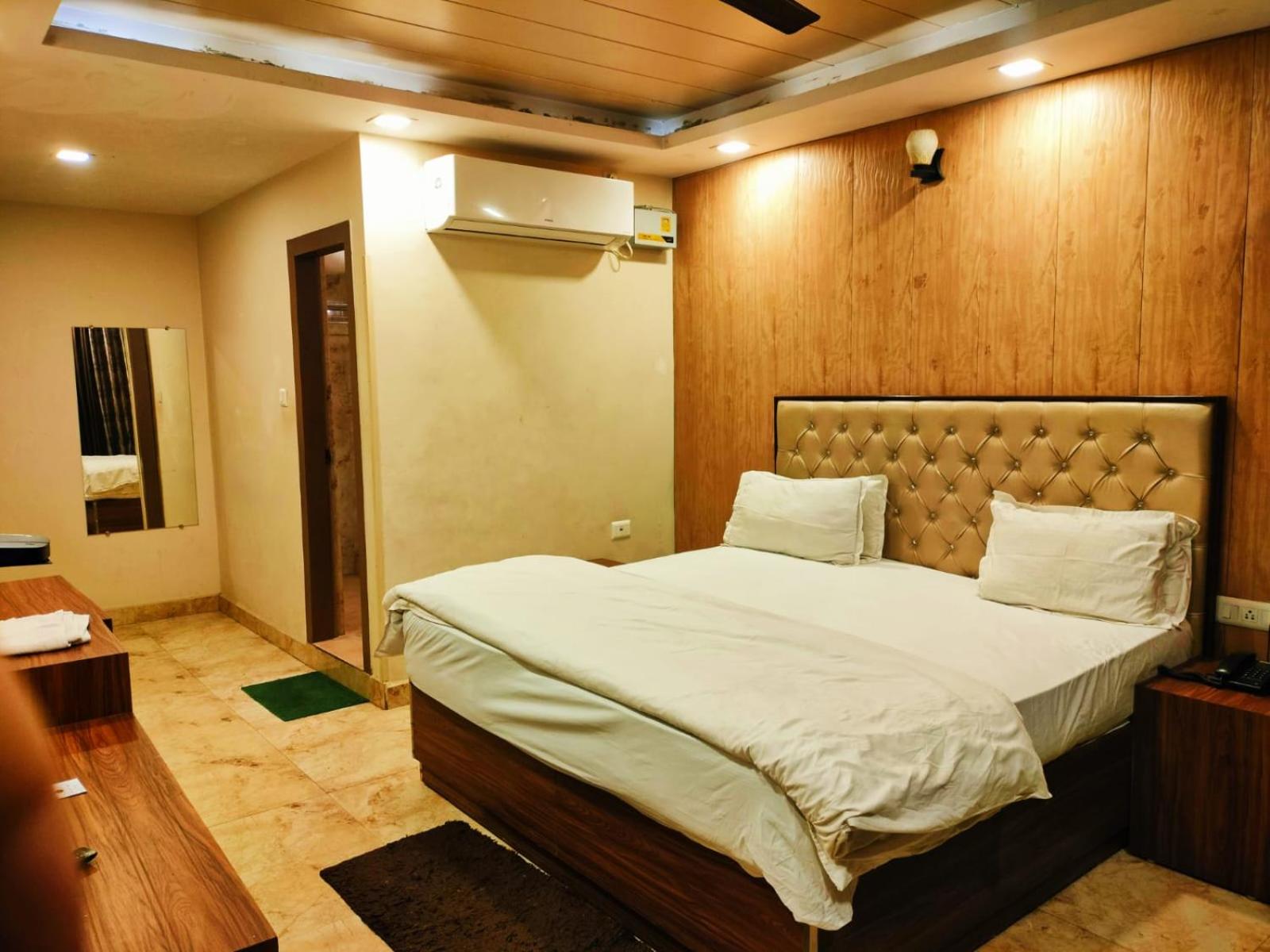 Deluxe Queen Room photo 3