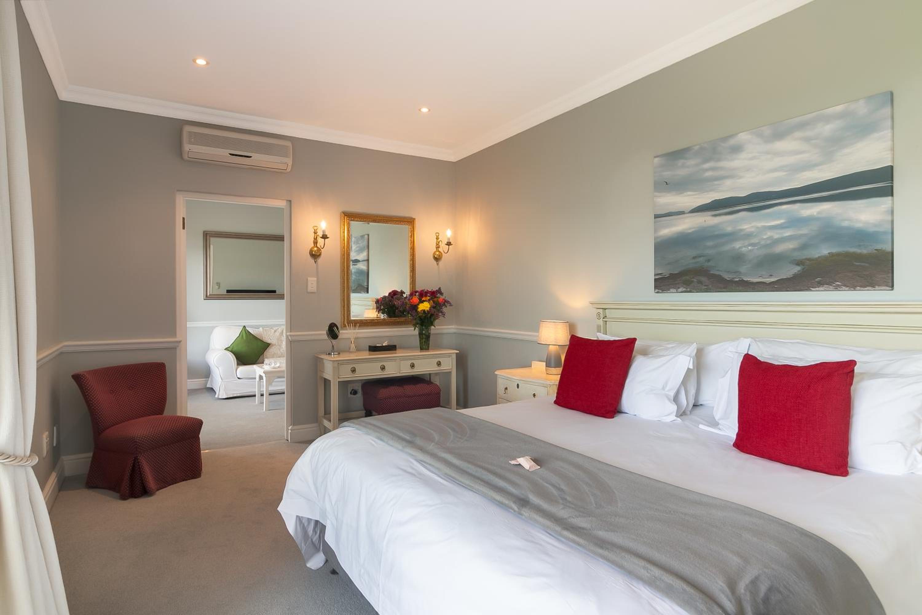 Deluxe Suite - Lake Facing - 11 photo 1