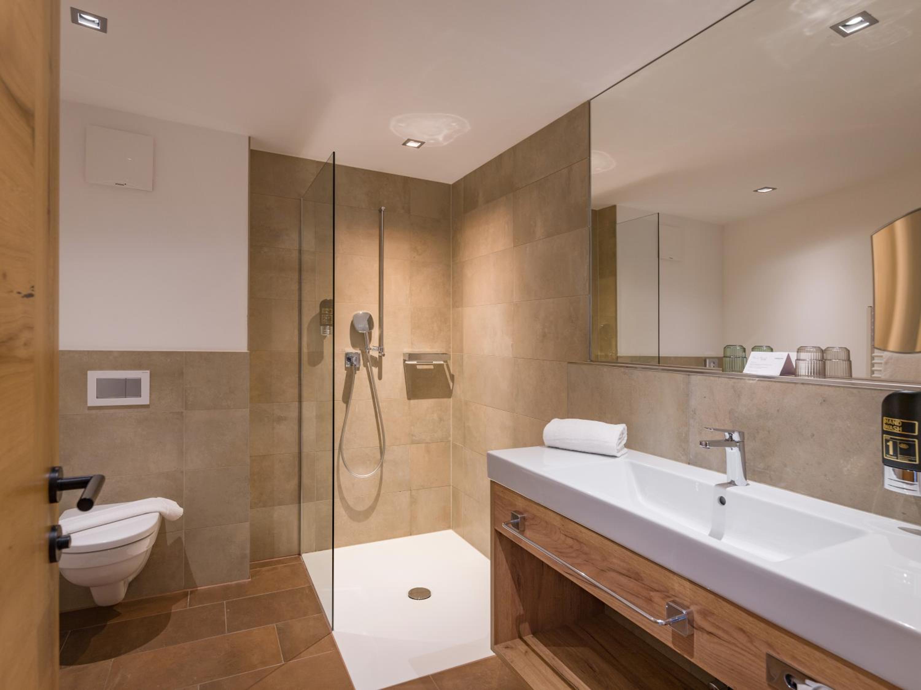 Deluxe Double Room with Balcony photo 2