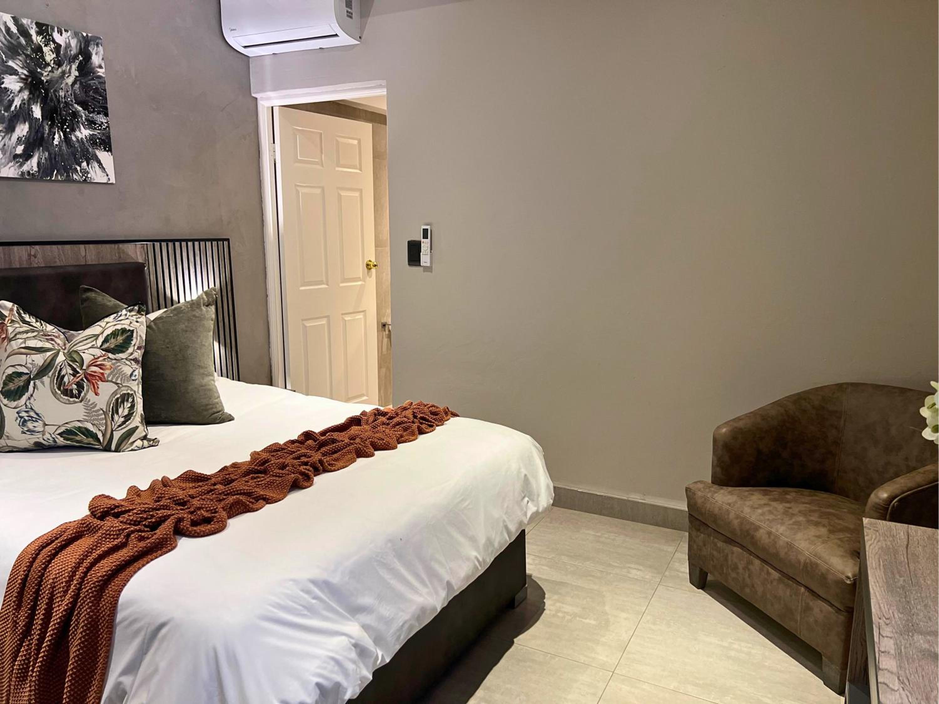 Double Room - Photo 7