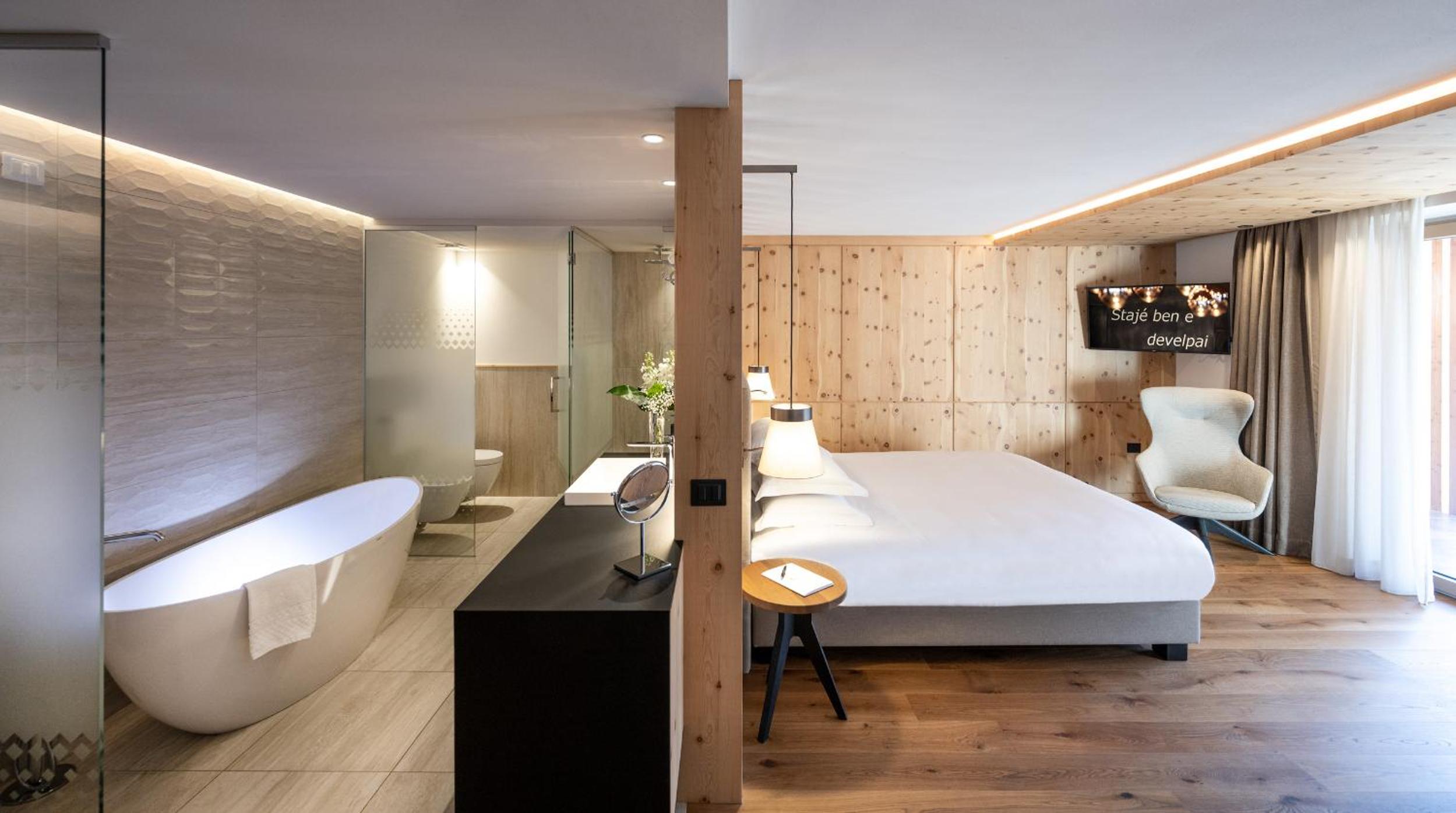 Deluxe Junior Suite - Photo 1