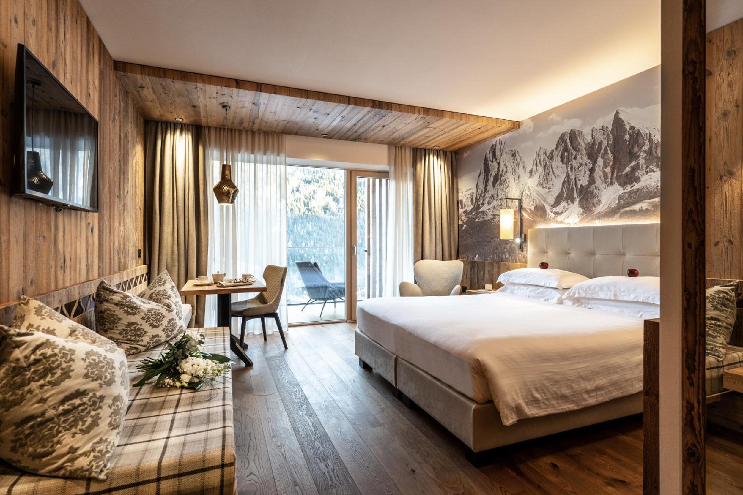 Deluxe King Room - Photo 7