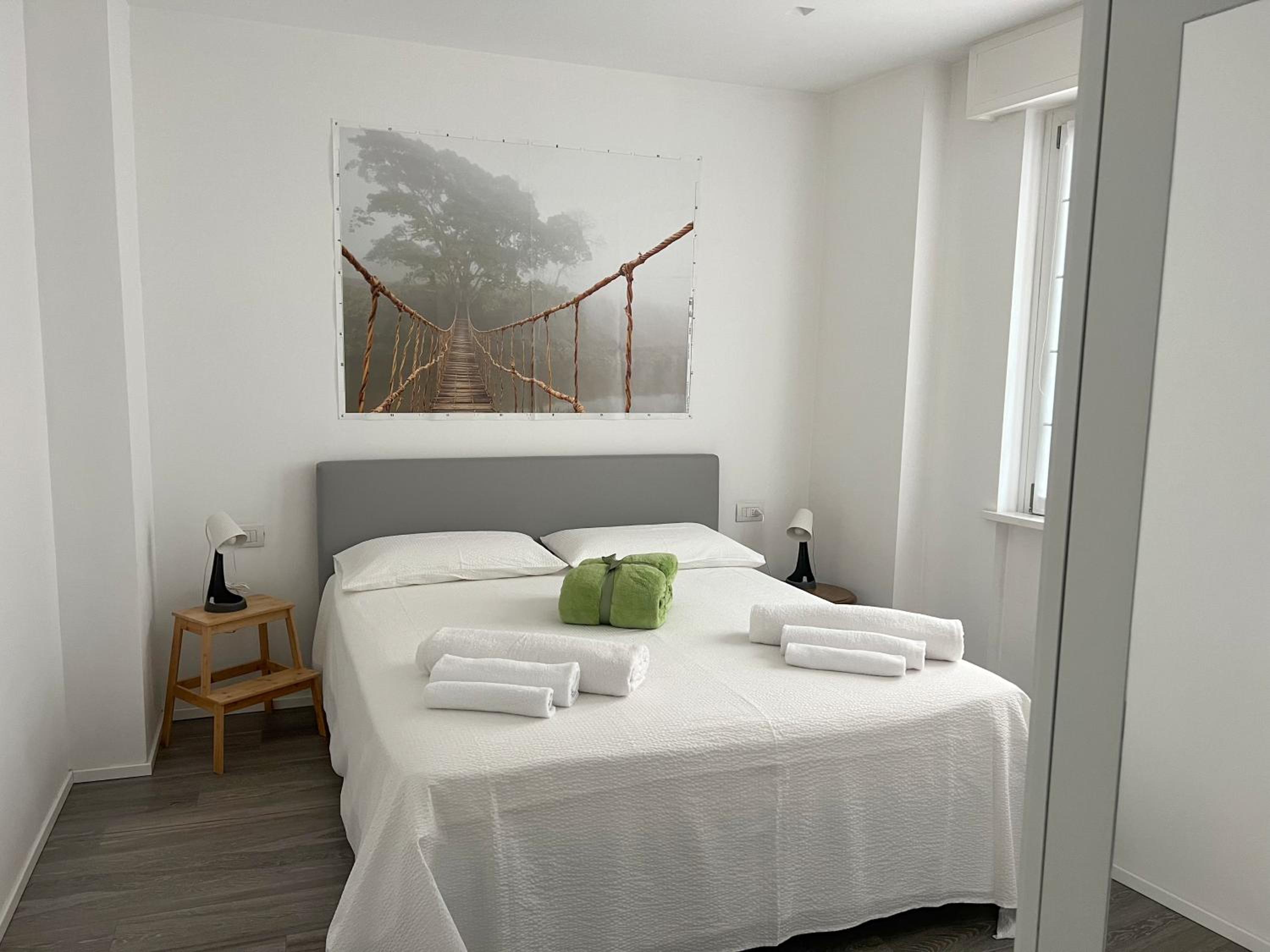 One-Bedroom Apartment photo 1