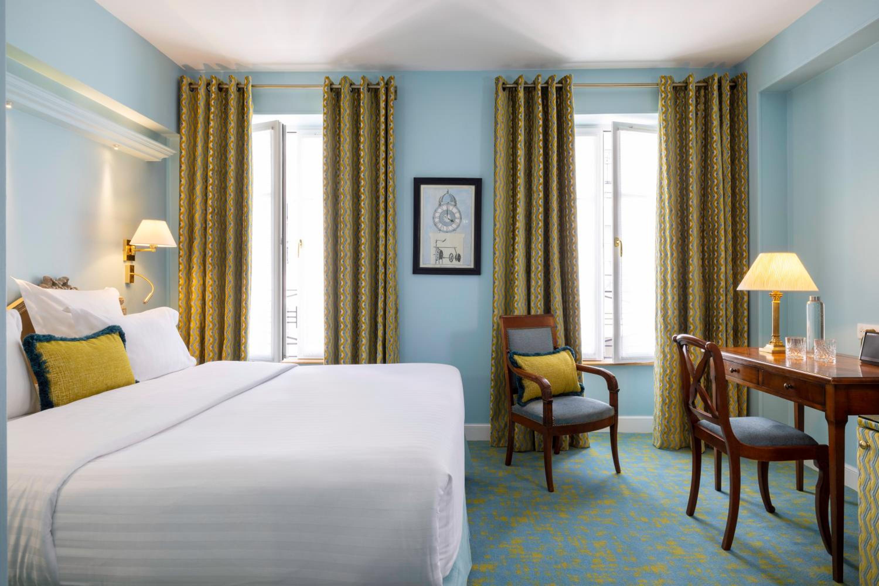 Le Relais Madeleine bedroom photo
