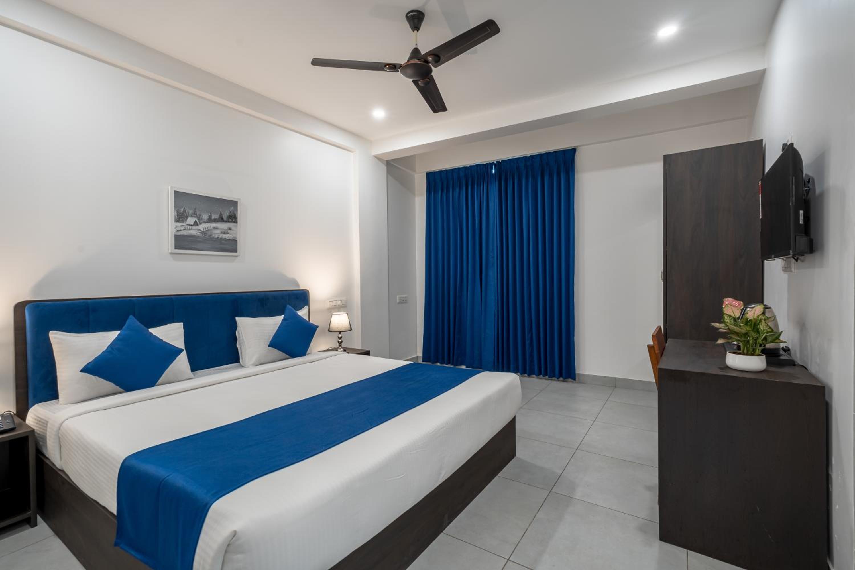 Deluxe Double Room (2 Adults + 1 Child)
