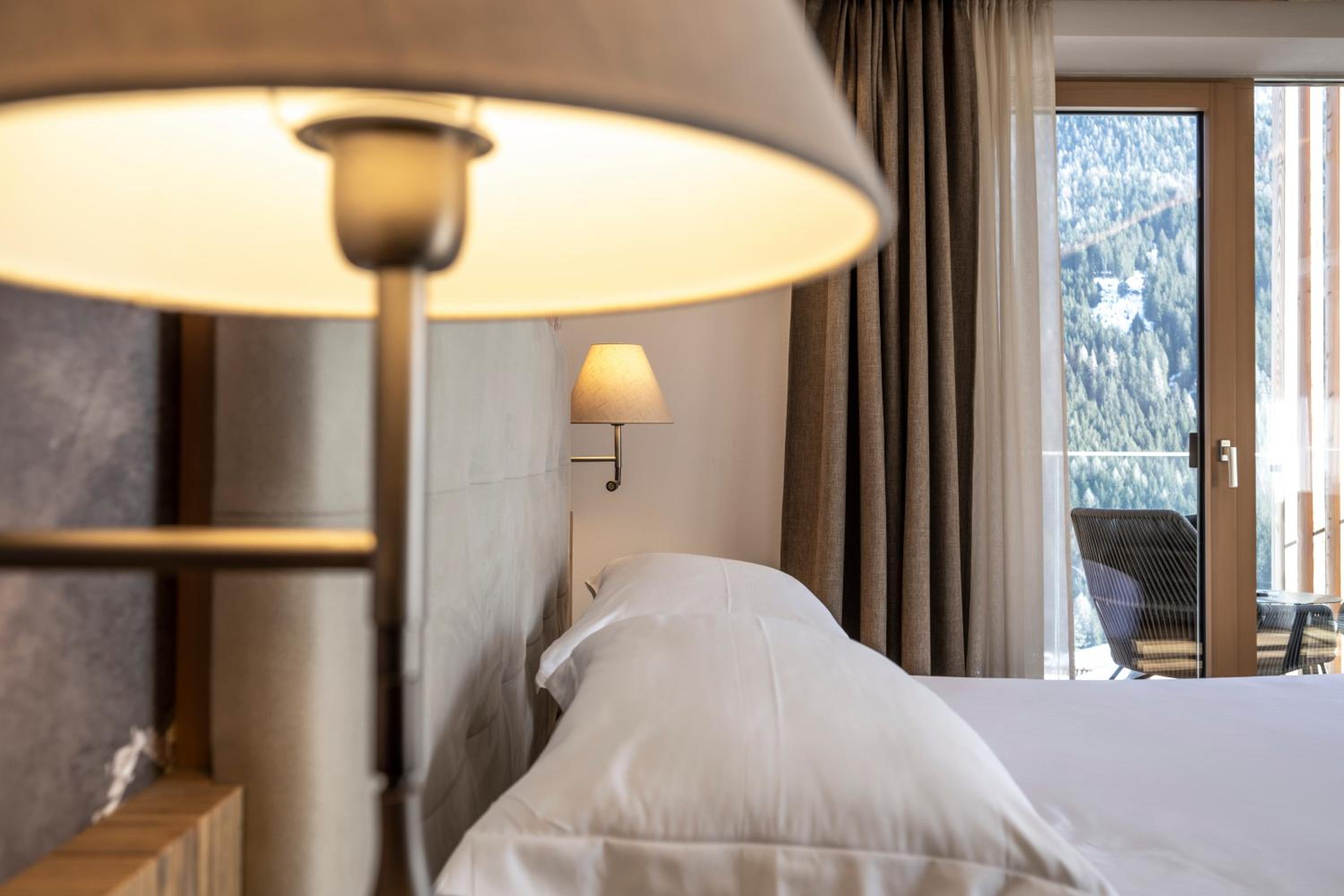 Deluxe King Room - Photo 3