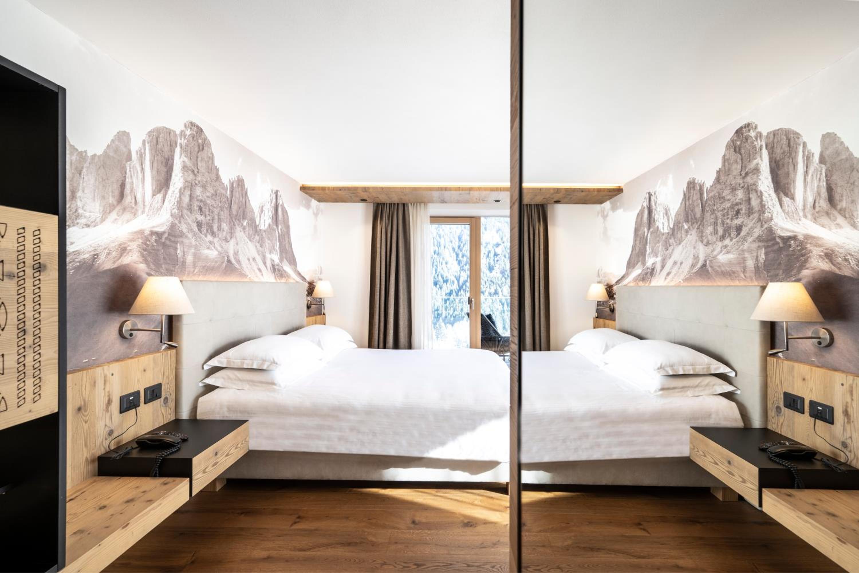 Deluxe King Room - Photo 1