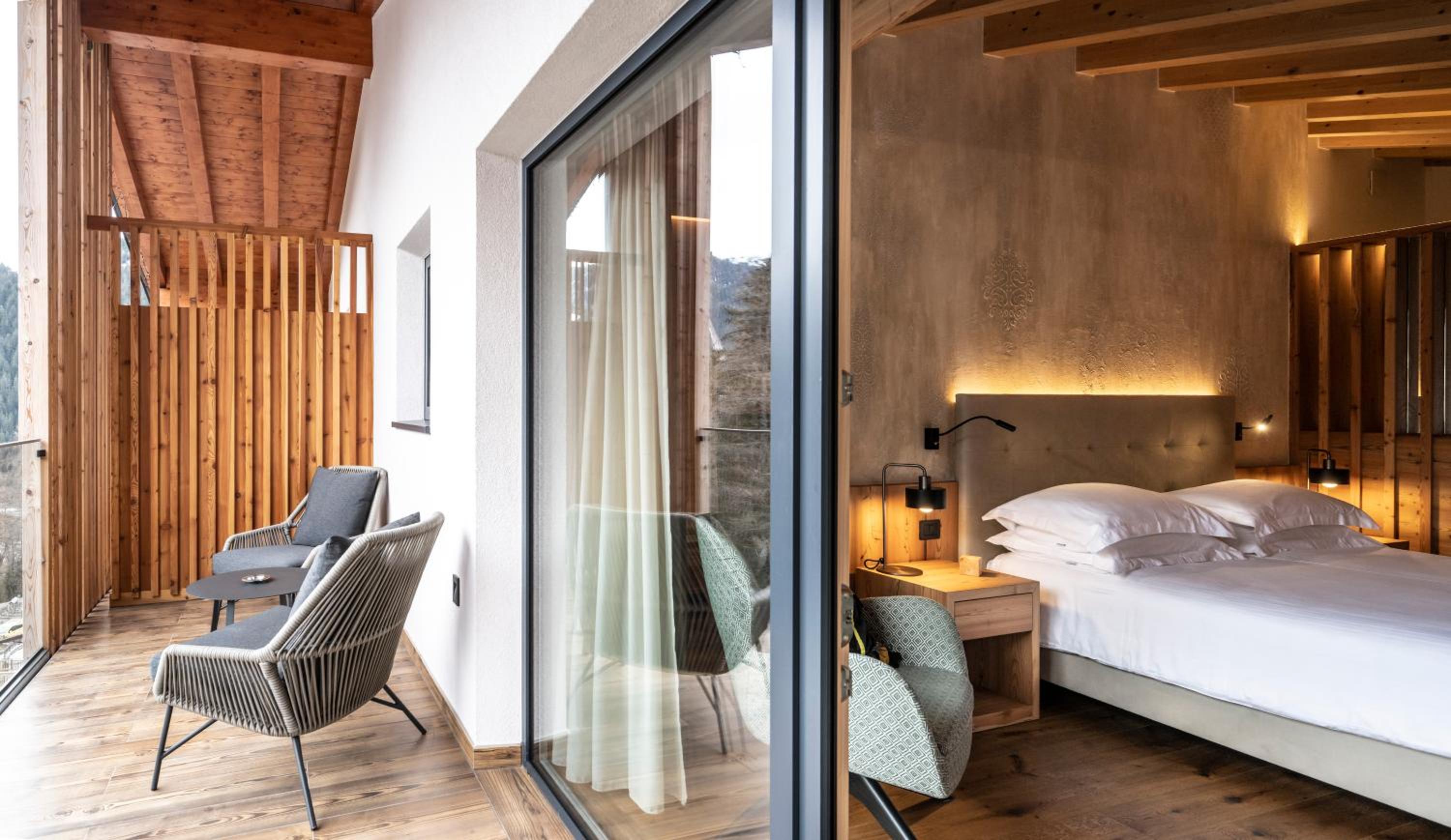 Deluxe King Room - Photo 6