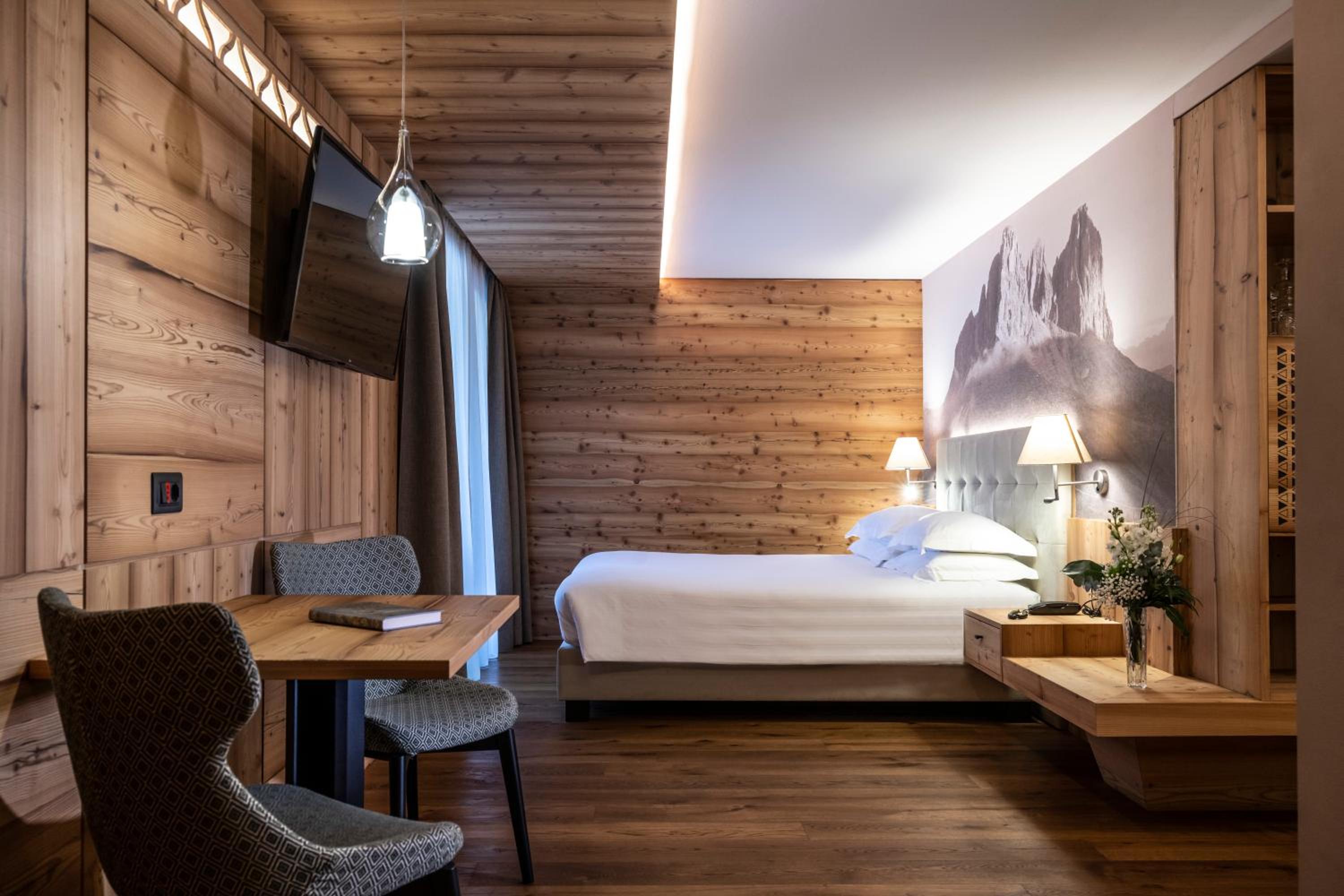 Deluxe King Room - Photo 4