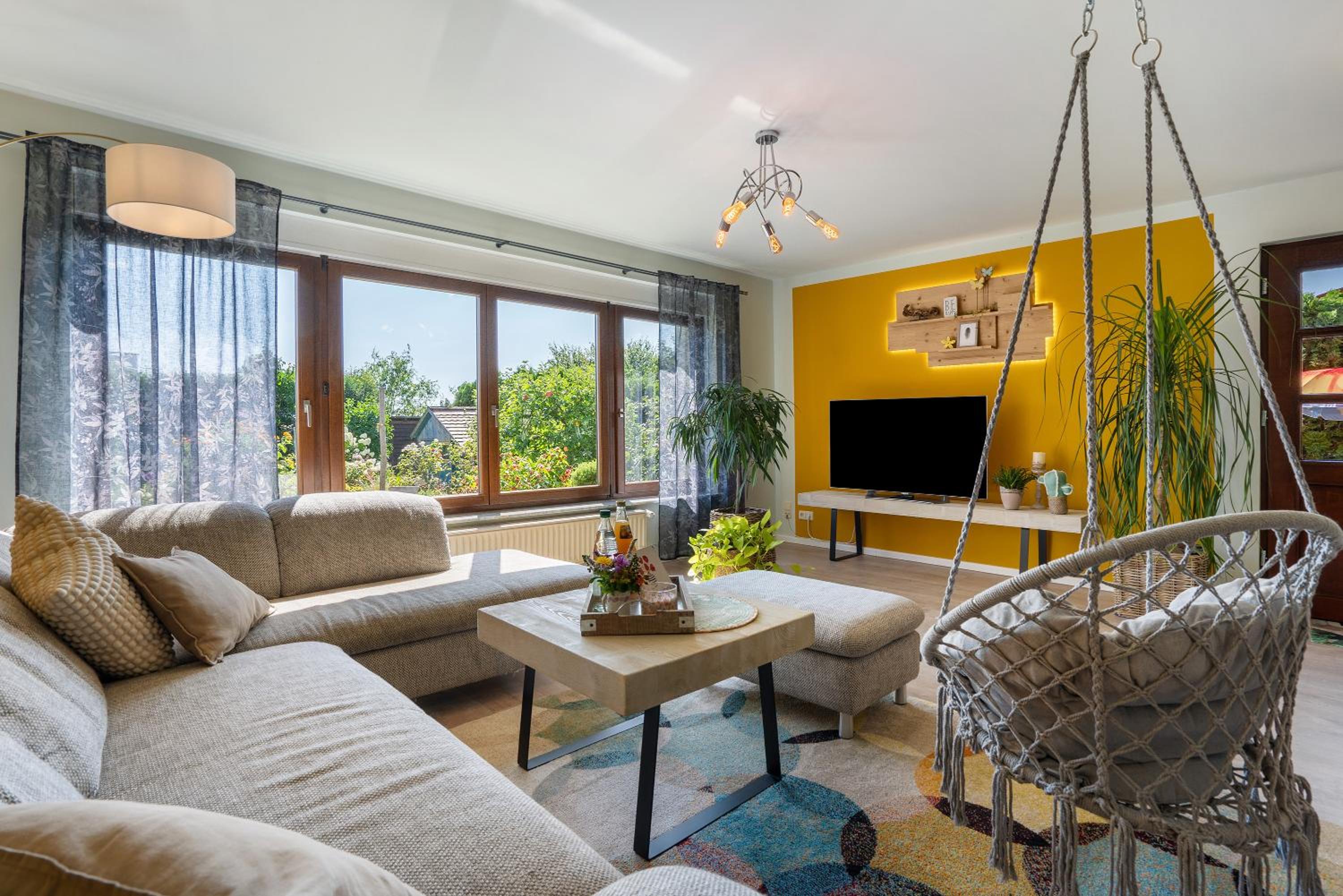 Two-Bedroom Deluxe Apartment with Garden View photo 2